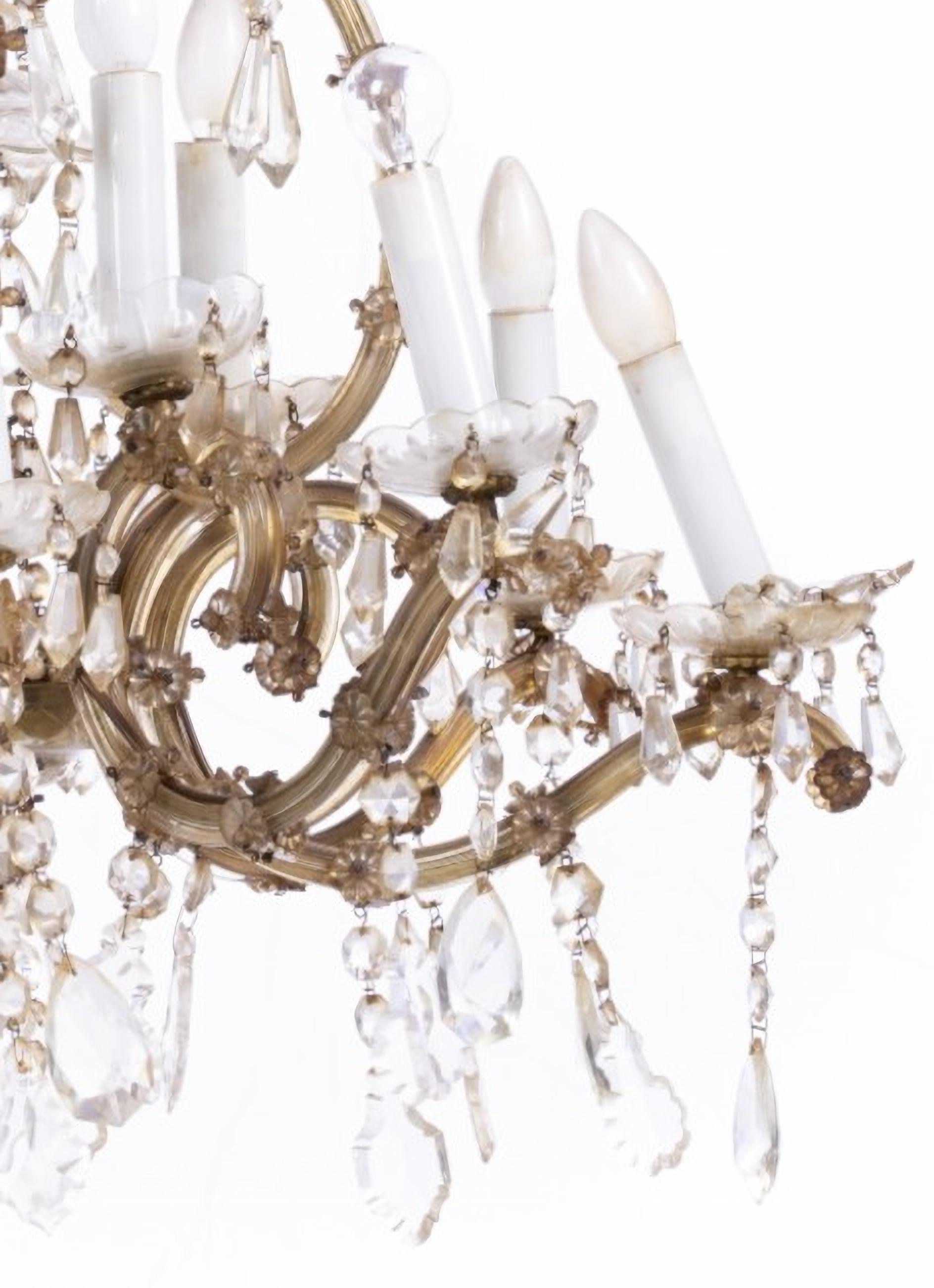 Candelabro a dodici luci

Francese del XIX secolo,
Struttura in bronzo con pendenti in vetro e cristallo tagliato.
Dimensioni: Altezza: 80 cm
Ottime condizioni.