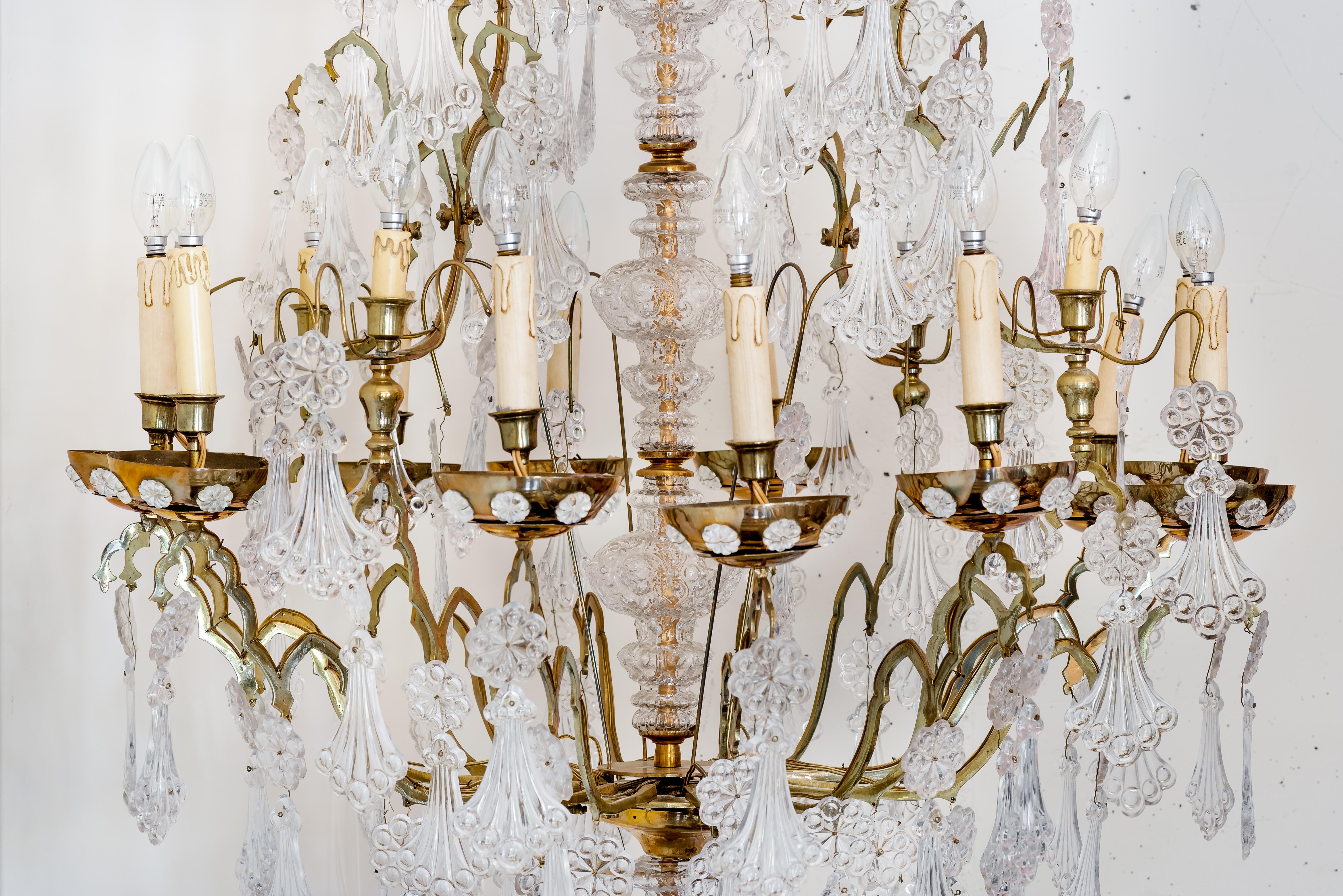 Belle Époque French Twenty-Light Baccarat Crystal and Brass Chandelier, Late 19th Century