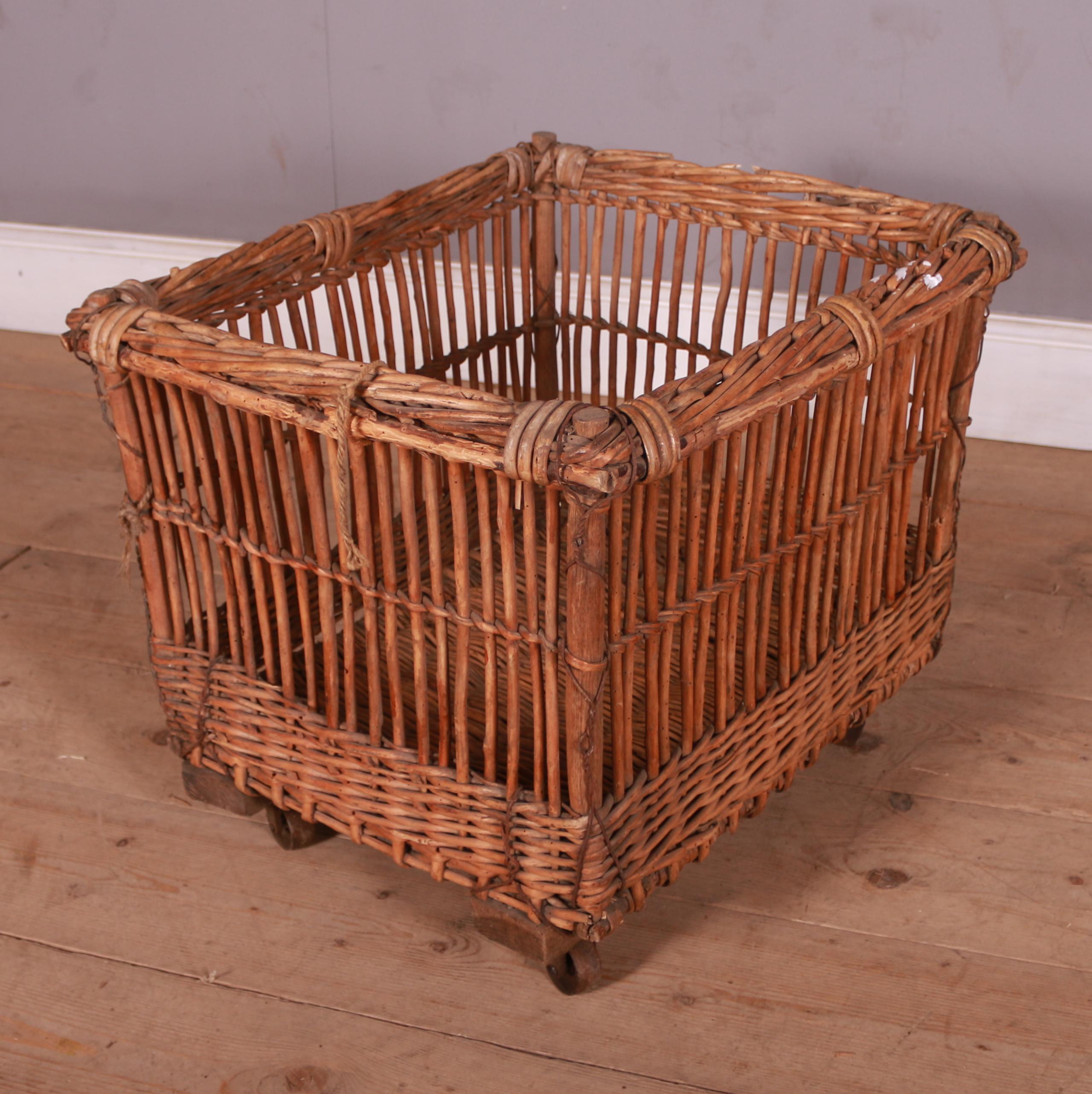 French Twig Log Basket In Good Condition In Leamington Spa, Warwickshire