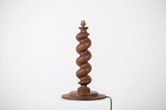 Lámpara de mesa torneada francesa, Francia, 1940