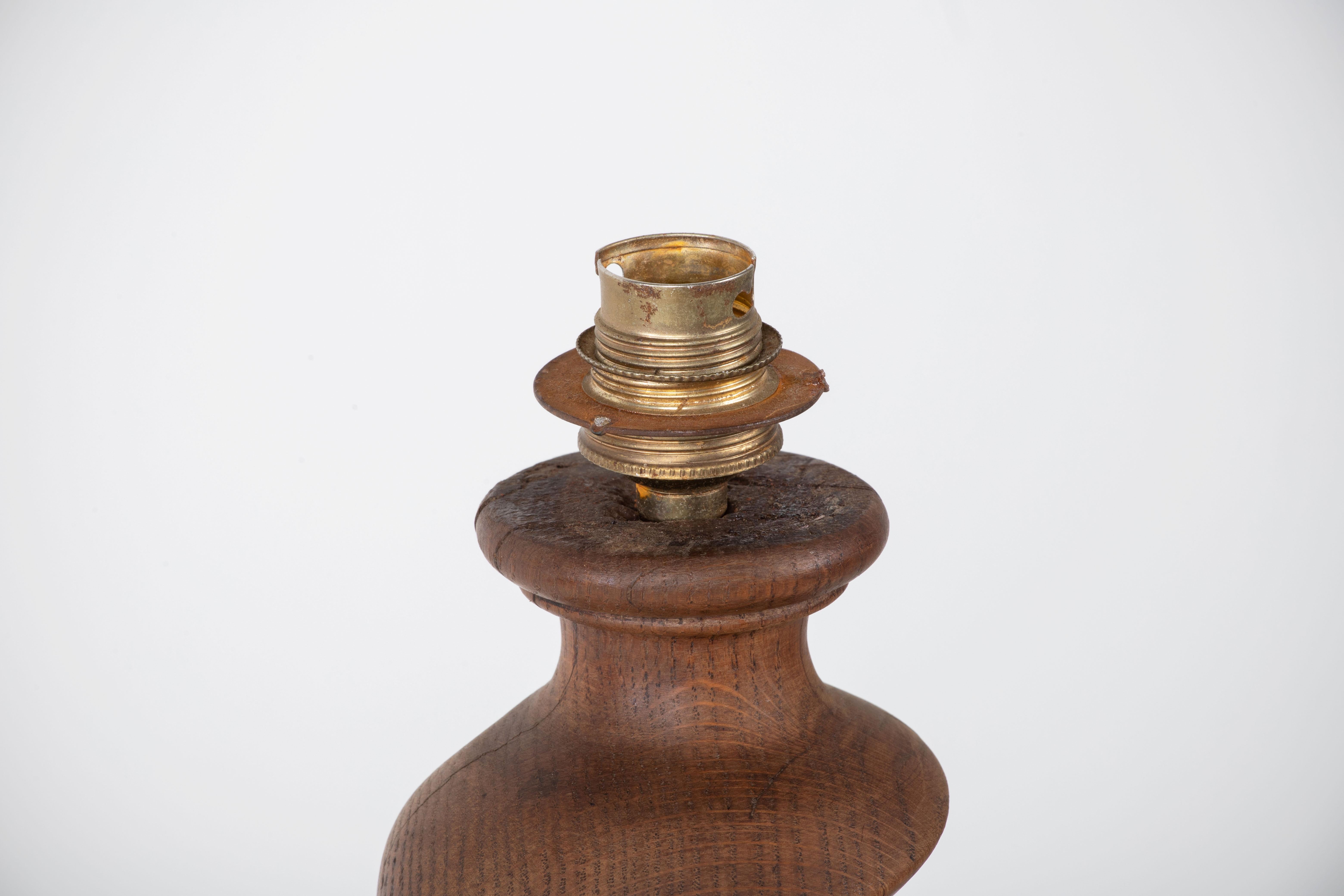 Französische gedrechselte Twist-Tischlampe, Frankreich, 1940 im Zustand „Gut“ im Angebot in Kaštel Sućurac, Splitsko-dalmatinska županija