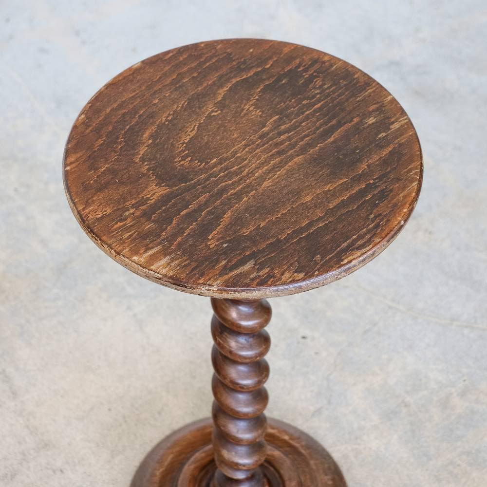 The Pedestal Table en chêne torsadé français 1