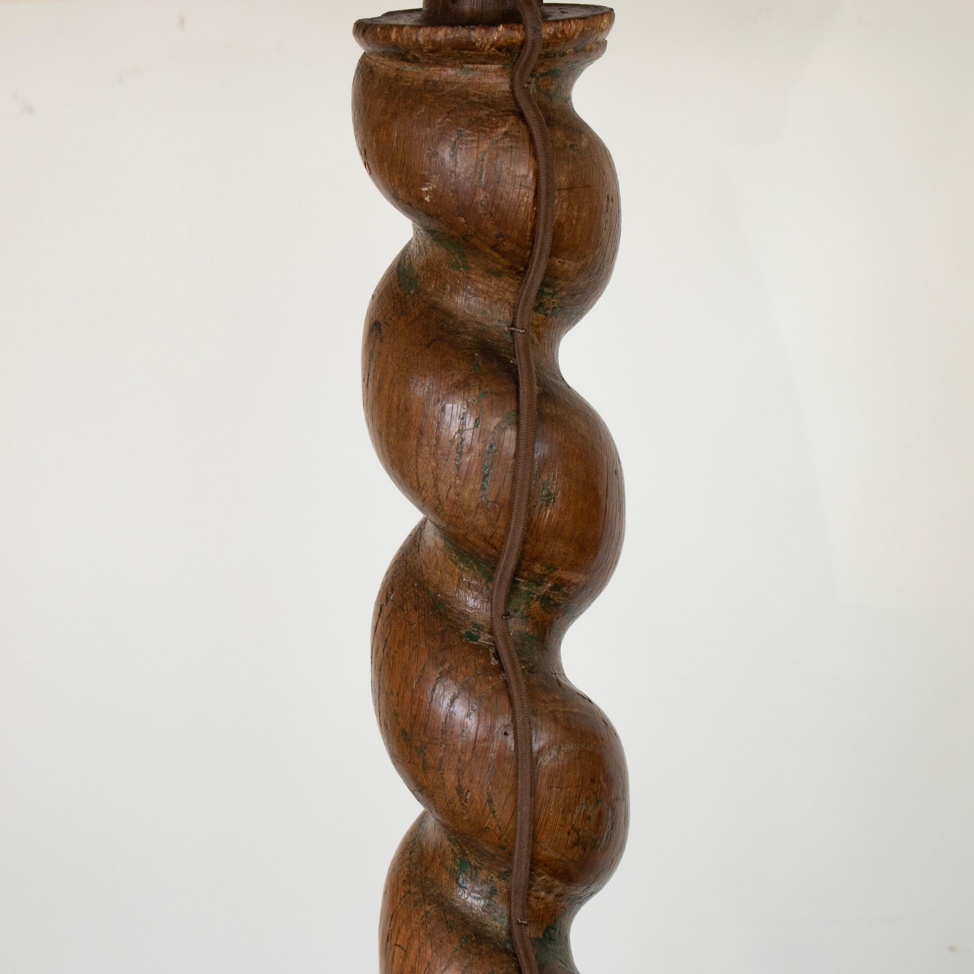 French Twisted Wood Floor Lamp In Good Condition For Sale In Los Angeles, CA