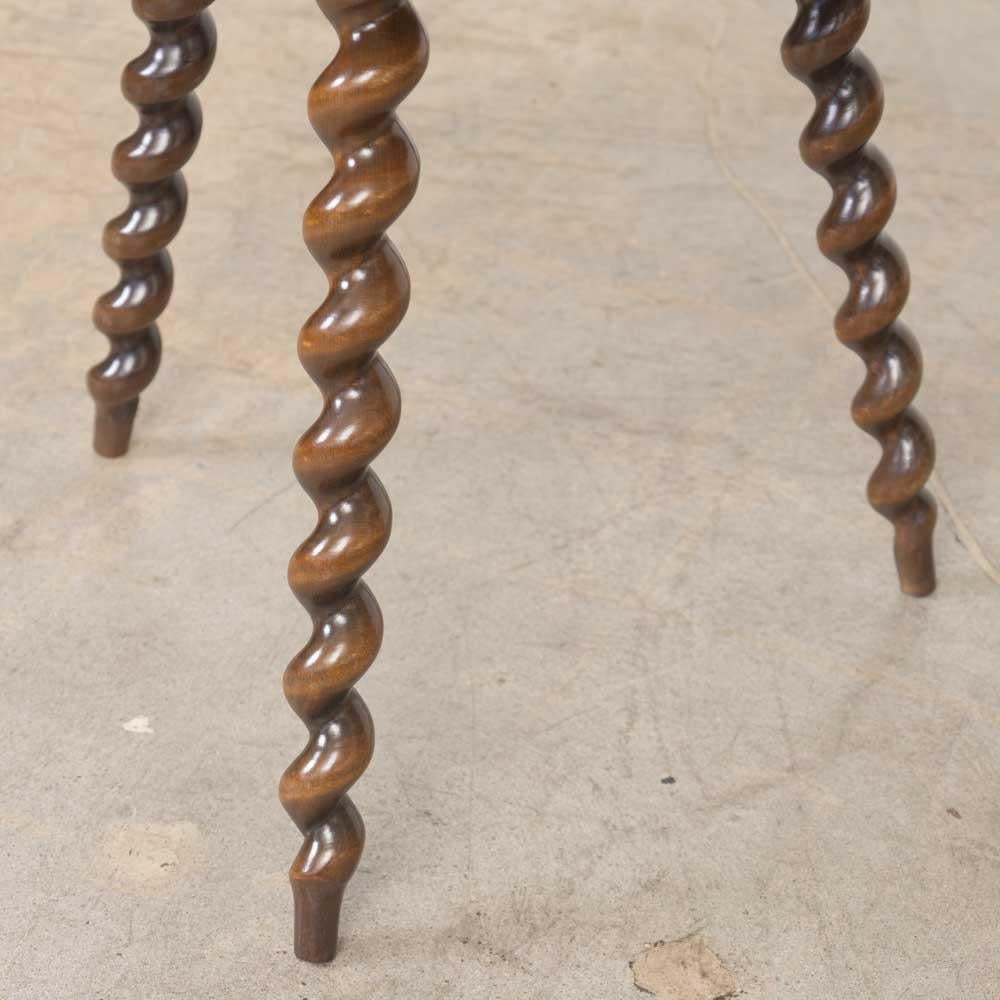 Tavolo a treppiede in Wood francese ritorto in vendita 6
