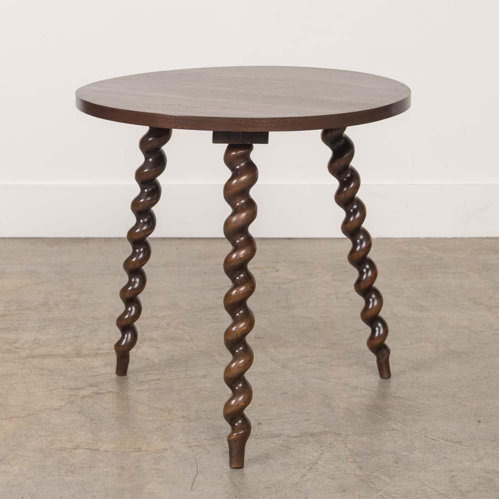 Tavolo a treppiede in Wood francese ritorto In condizioni buone in vendita a Los Angeles, CA