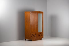 Armoire française à deux portes en Oak Light avec panneaux en Croisillon et miroir, années 1940