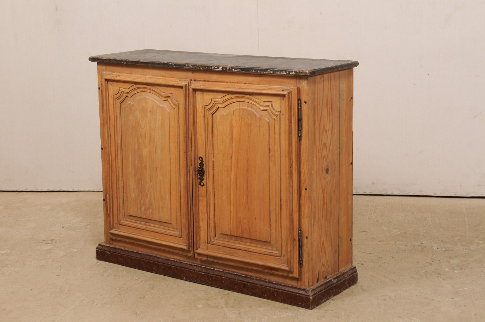 French Two-Door Wooden Buffet with Painted Top and Base, 19th Century For Sale 2