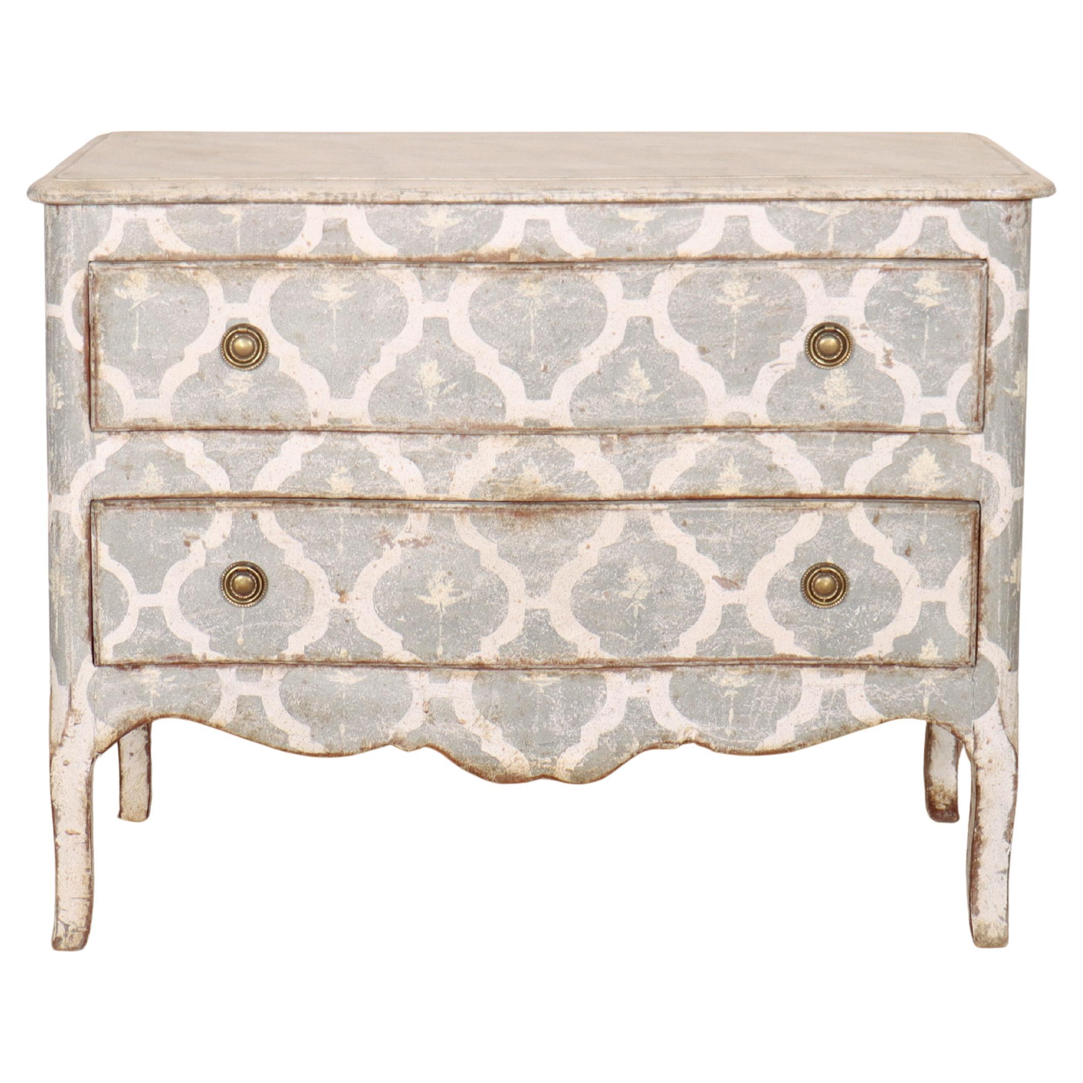 Commode francese a due cassetti in vendita