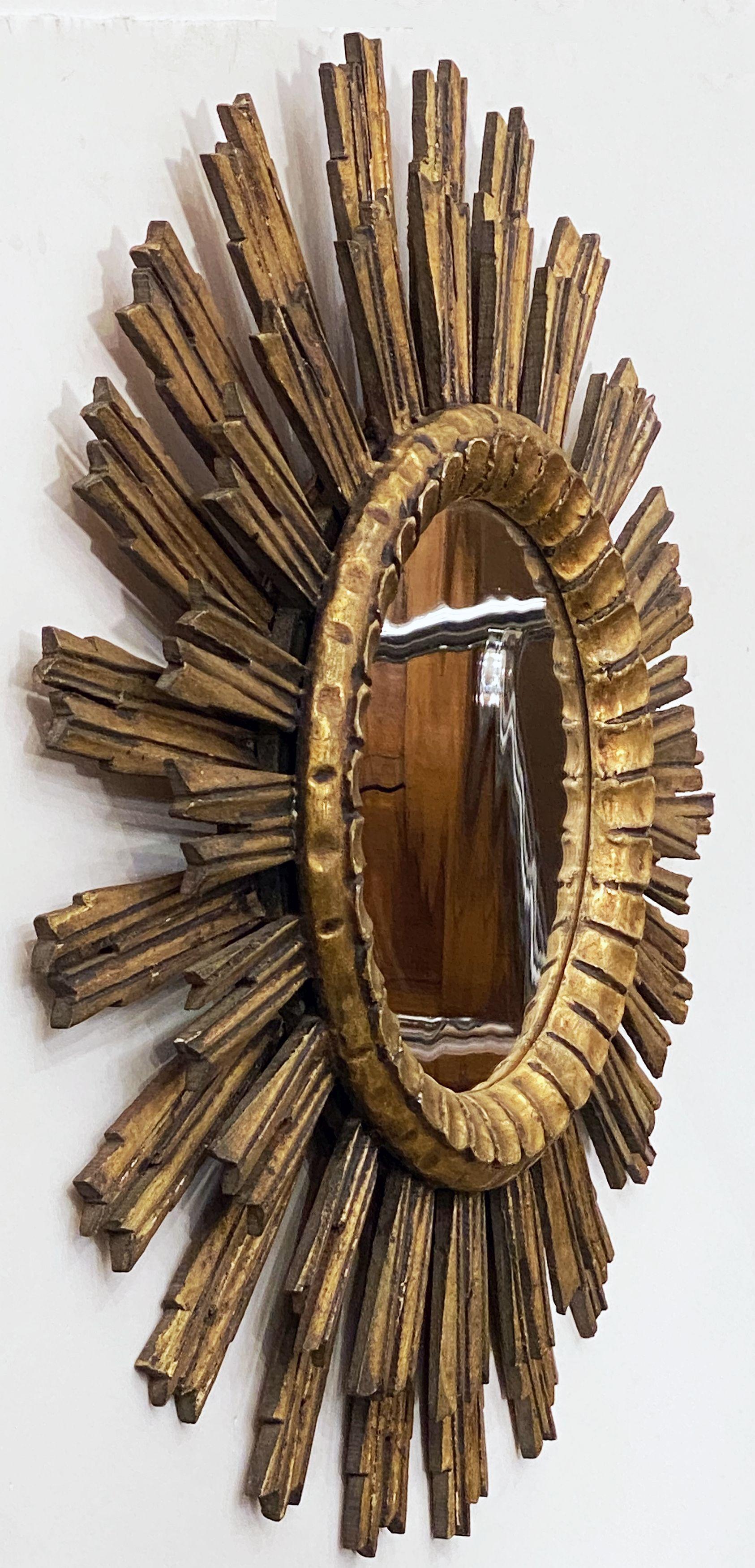 A lovely French gilt sunburst (or starburst) mirror with a double row of gilded wooden rays arranged around the original glass mirror plate glass center.

Outside diameter is 24 1/2 inches

Diameter of interior mirror is 9 1/2 inches
