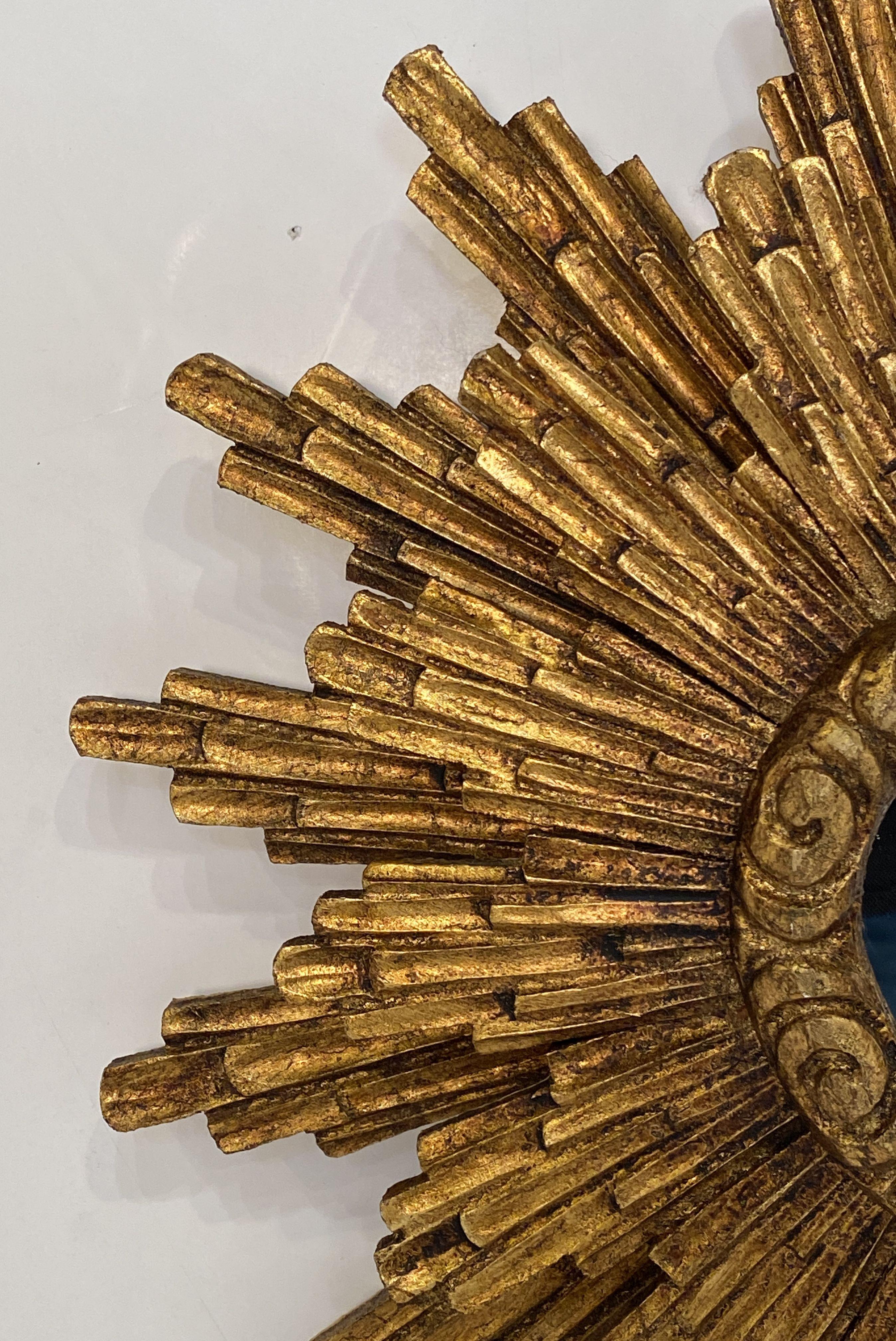 Miroir français à deux niveaux doré Sunburst ou Starburst (diamètre 23 1/2) Bon état à Austin, TX