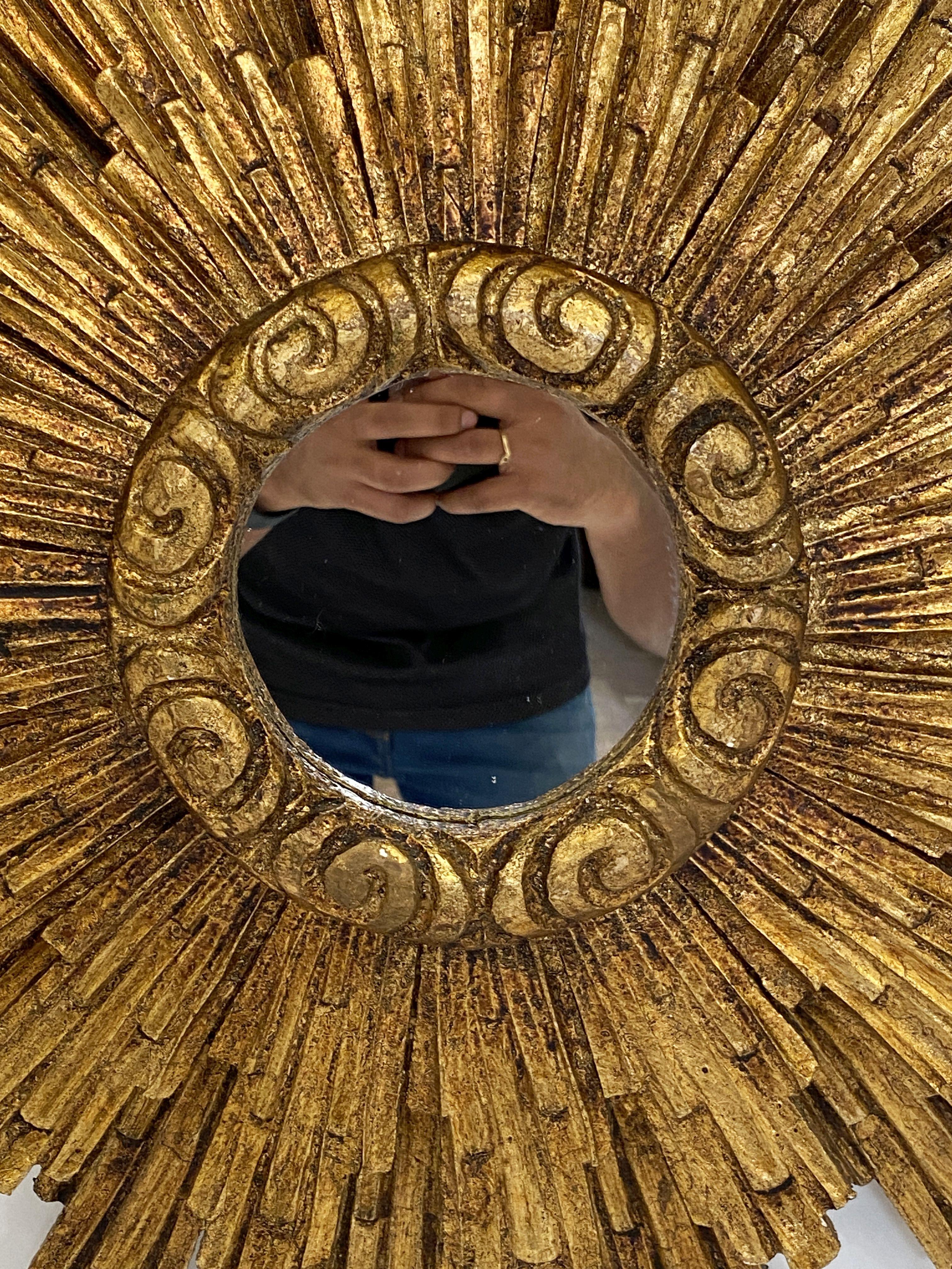 20ième siècle Miroir français à deux niveaux doré Sunburst ou Starburst (diamètre 23 1/2)