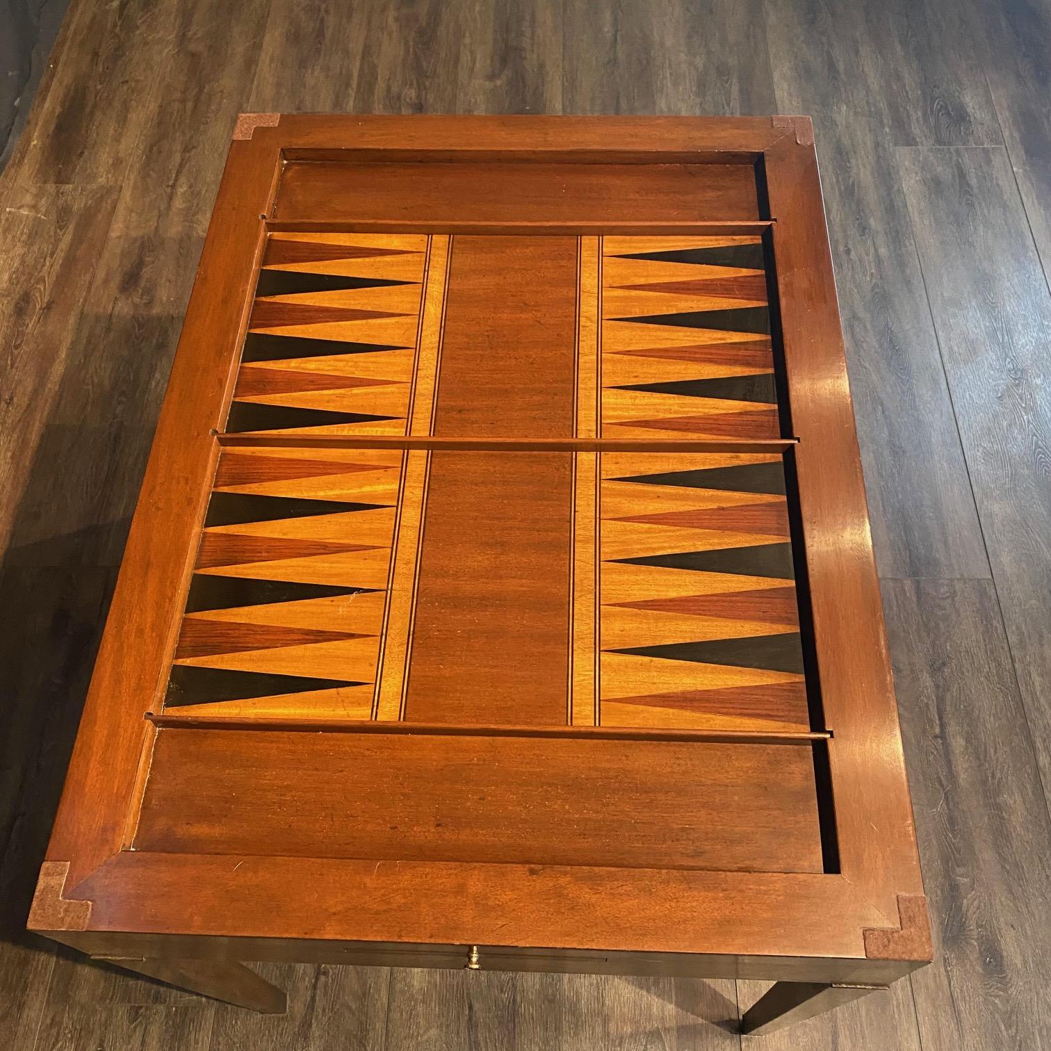 French Two-Sided Louis XVI Style Walnut Game Table with Reversible Top In Good Condition For Sale In Hopewell, NJ