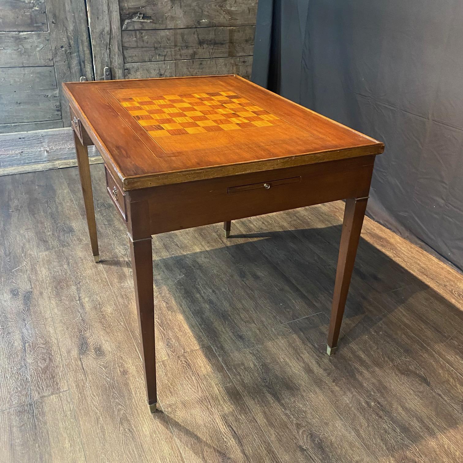 French Two-Sided Louis XVI Style Walnut Game Table with Reversible Top For Sale 1