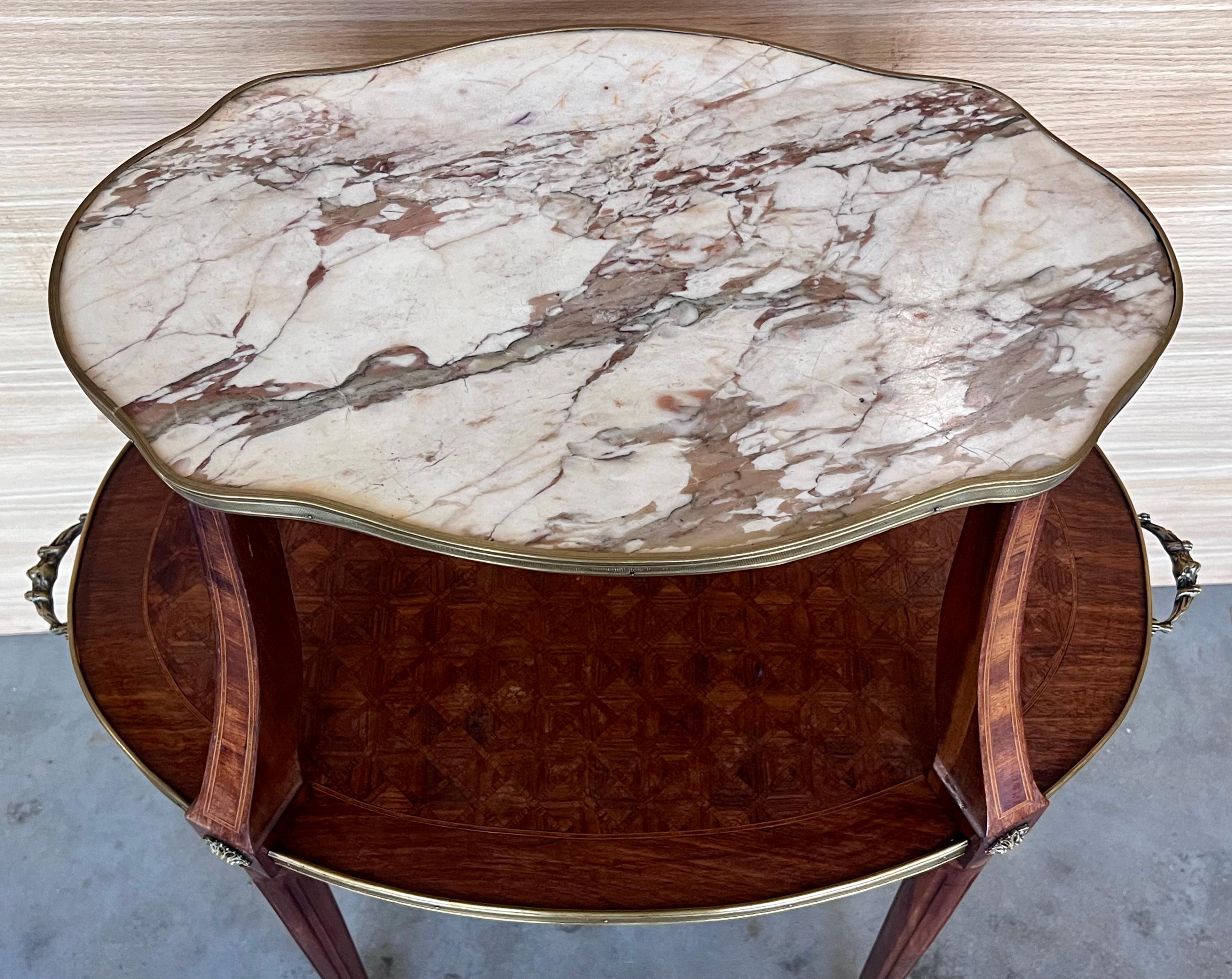 Stand à dessert à deux étages en acajou de style Louis XVI en vente 4