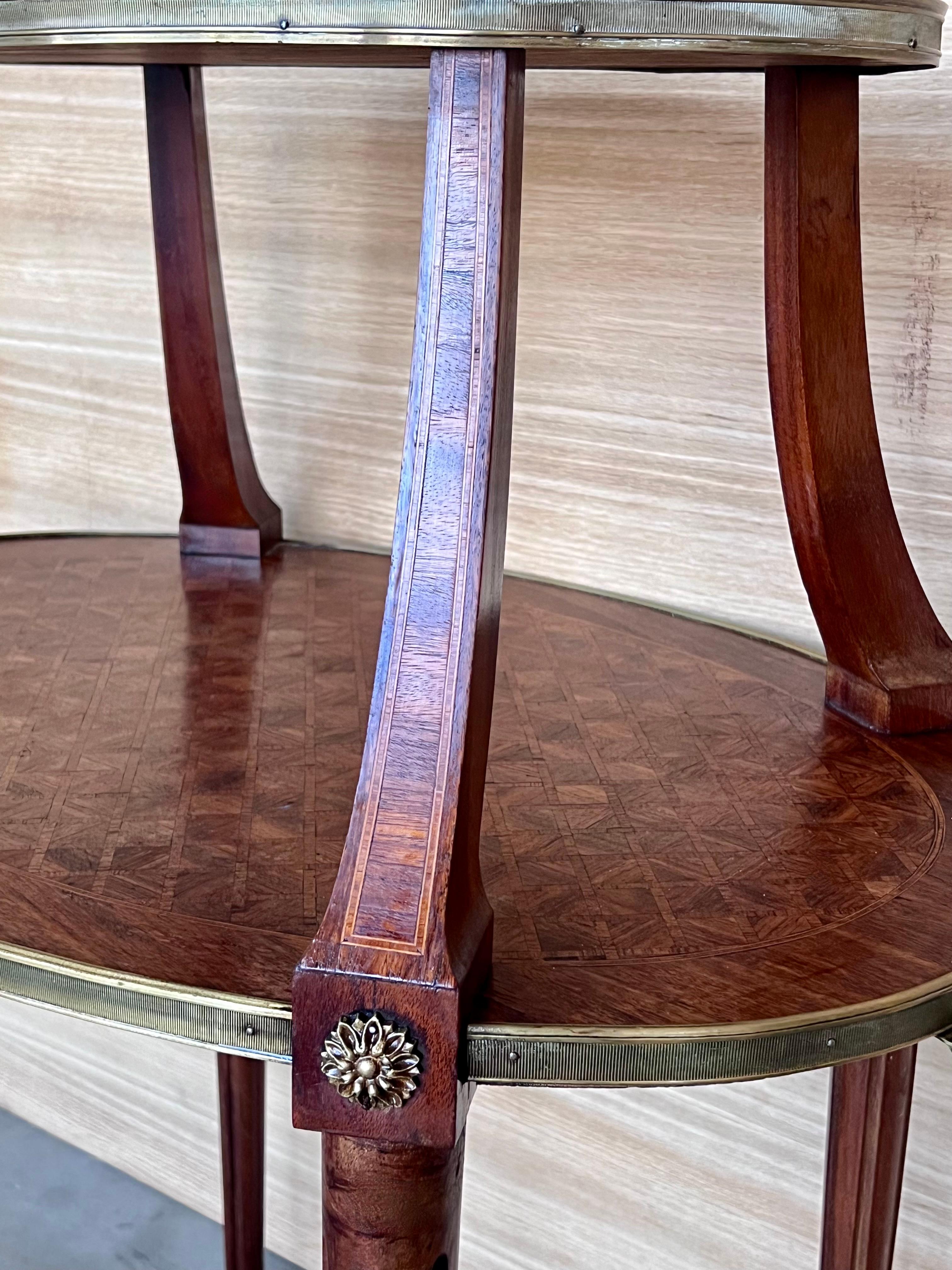 Stand à dessert à deux étages en acajou de style Louis XVI en vente 5