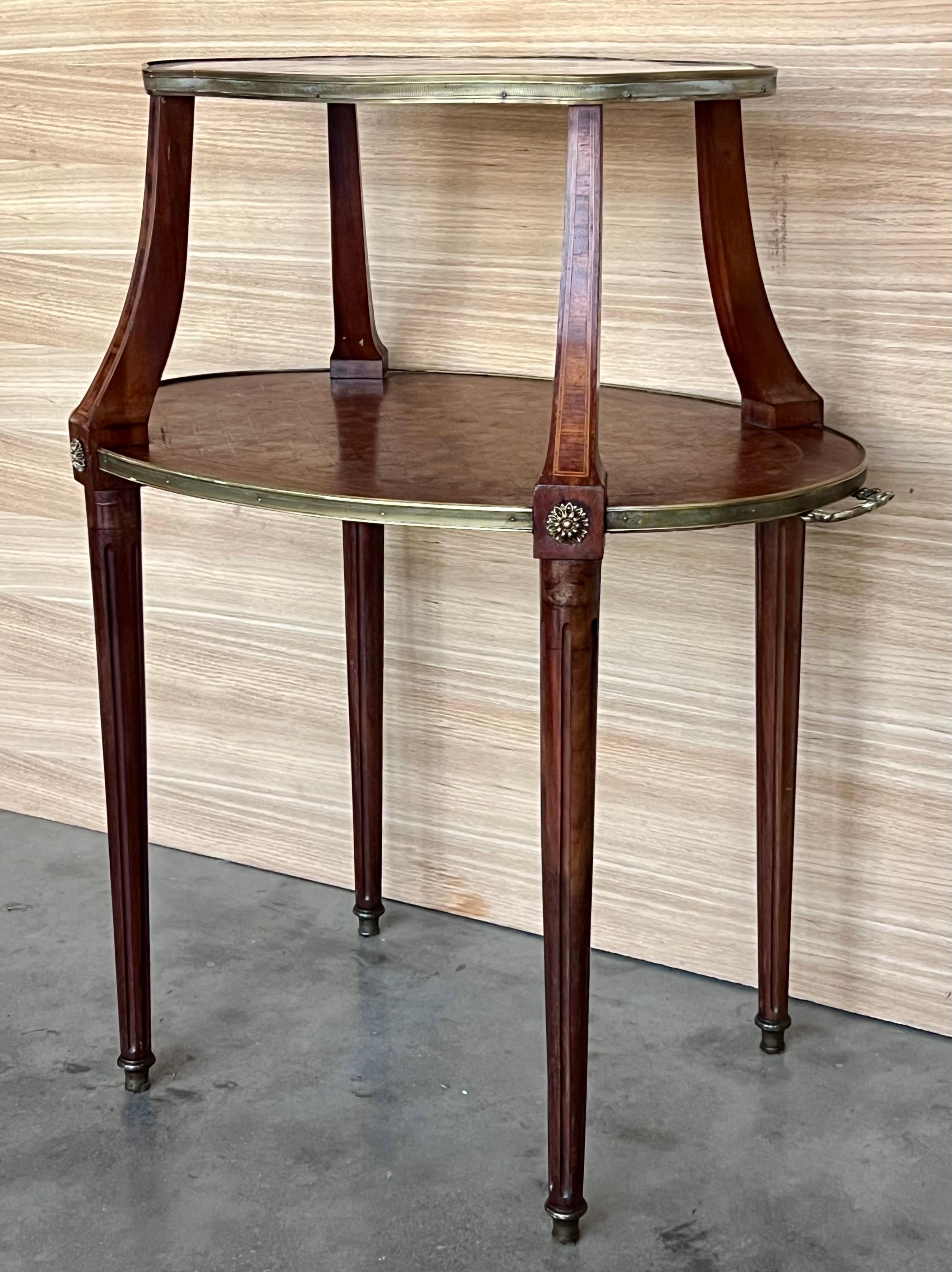 XIXe siècle Stand à dessert à deux étages en acajou de style Louis XVI en vente