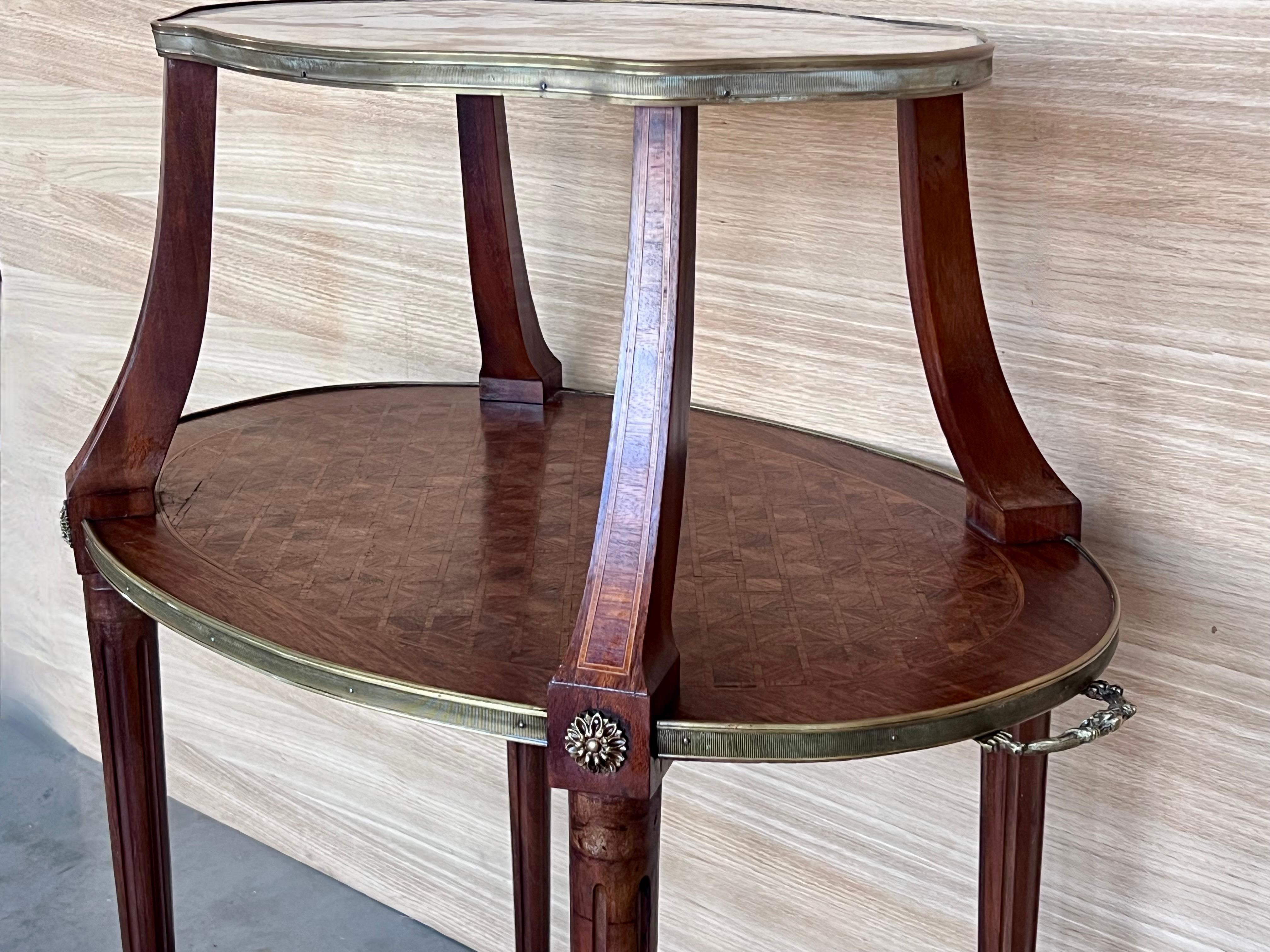 Stand à dessert à deux étages en acajou de style Louis XVI en vente 2