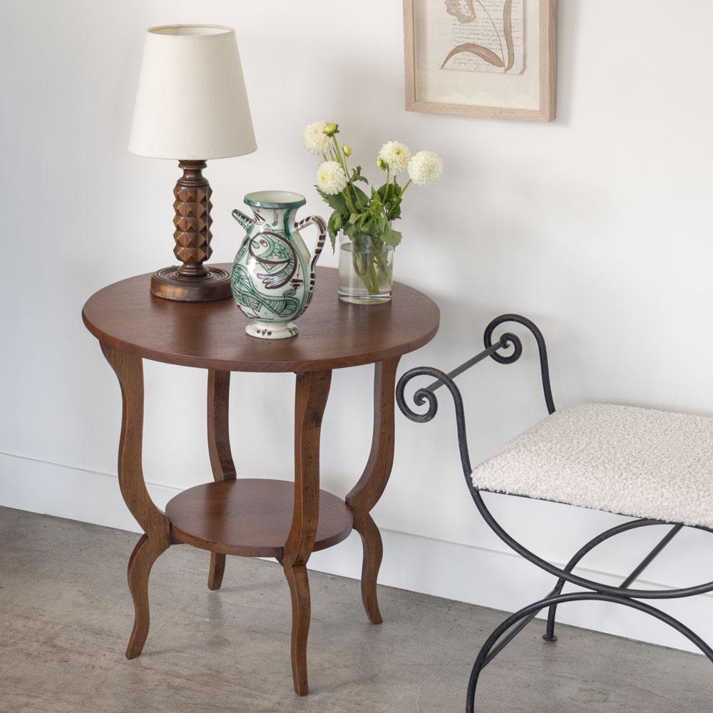 Français Table à deux étages en chêne français en vente