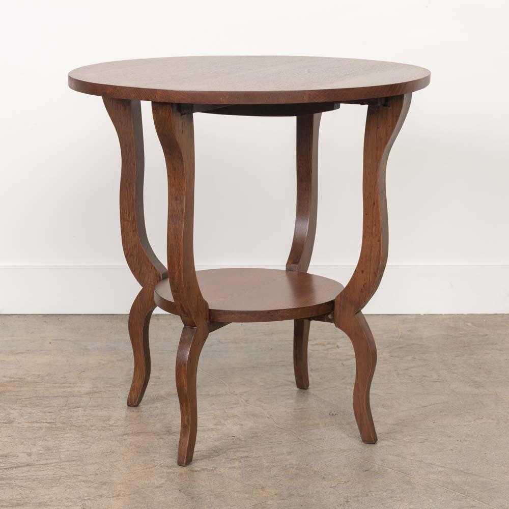 Table à deux étages en chêne français Bon état - En vente à Los Angeles, CA