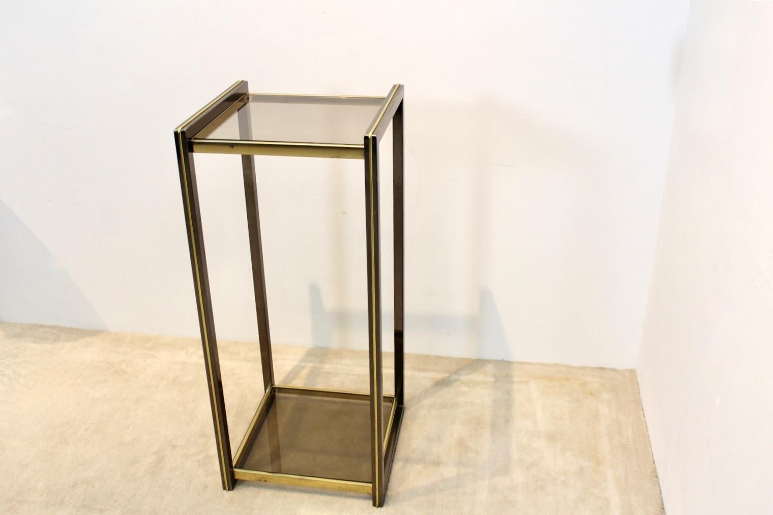Console francese con piedistallo a due piani della Maison Jansen con accenti in ottone in vendita 4