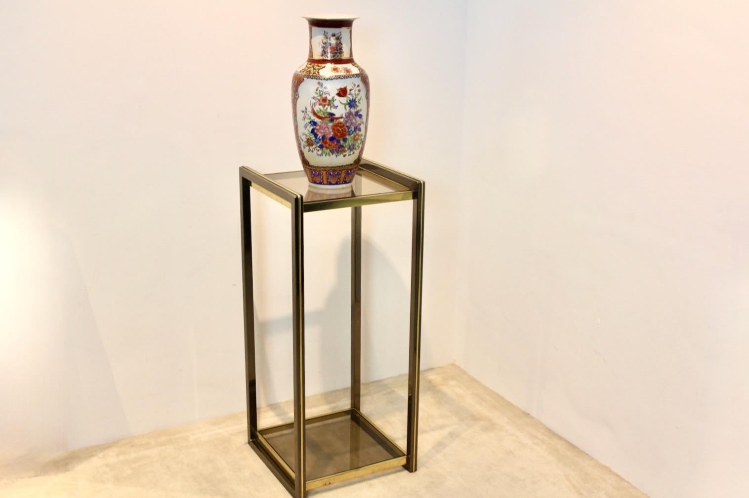 XX secolo Console francese con piedistallo a due piani della Maison Jansen con accenti in ottone in vendita