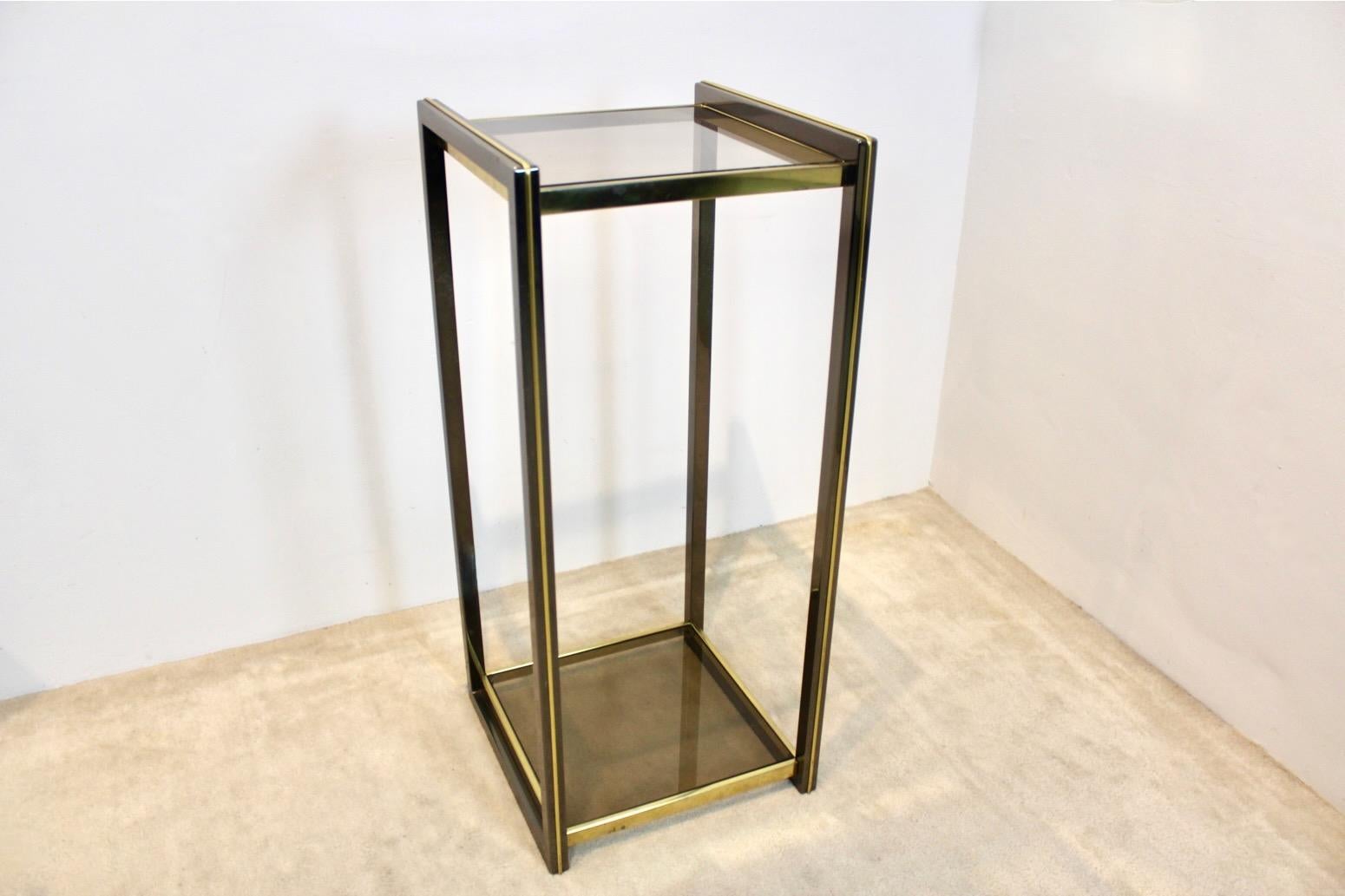 Console francese con piedistallo a due piani della Maison Jansen con accenti in ottone in vendita 1