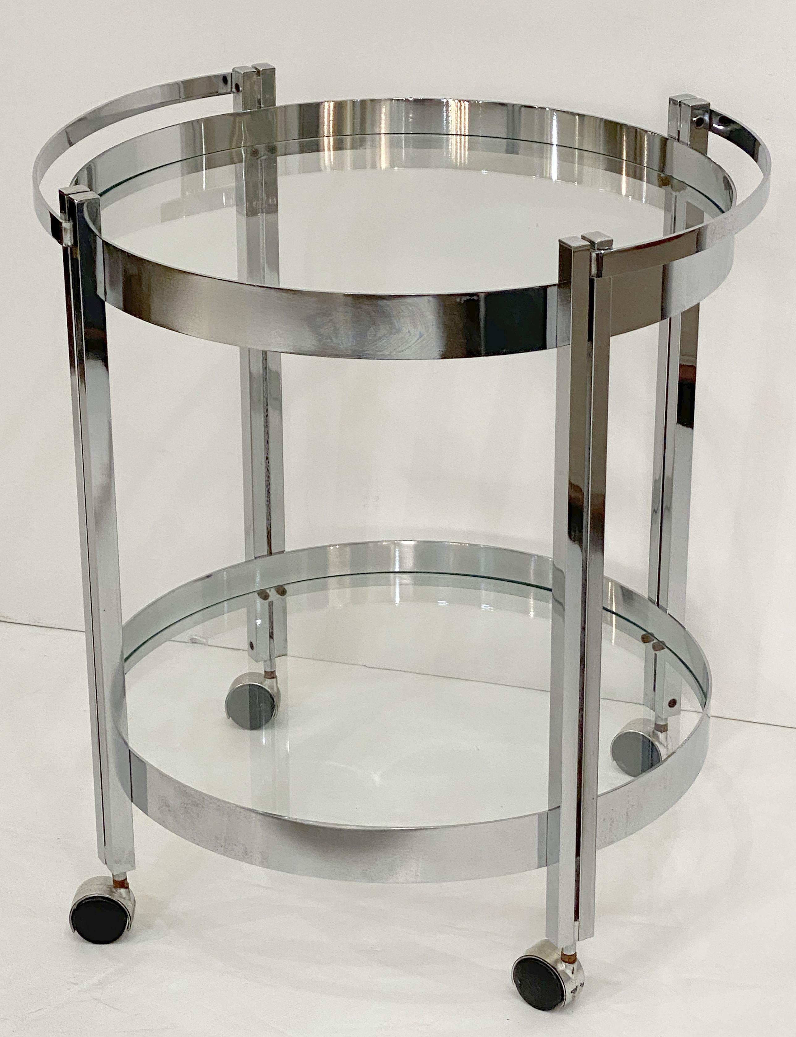 French Two-Tiered Round Drinks Table of Chrome and Glass on Rolling Casters For Sale 4