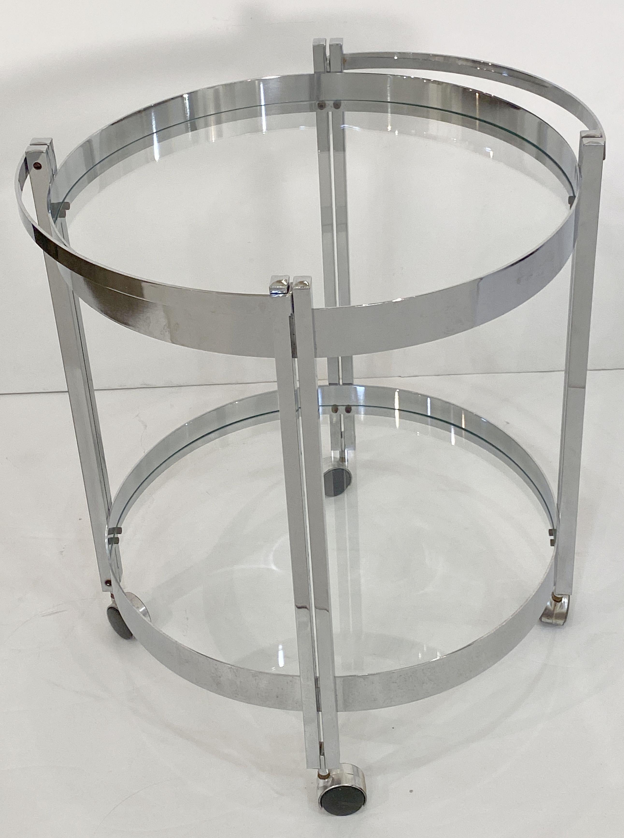 French Two-Tiered Round Drinks Table of Chrome and Glass on Rolling Casters For Sale 7