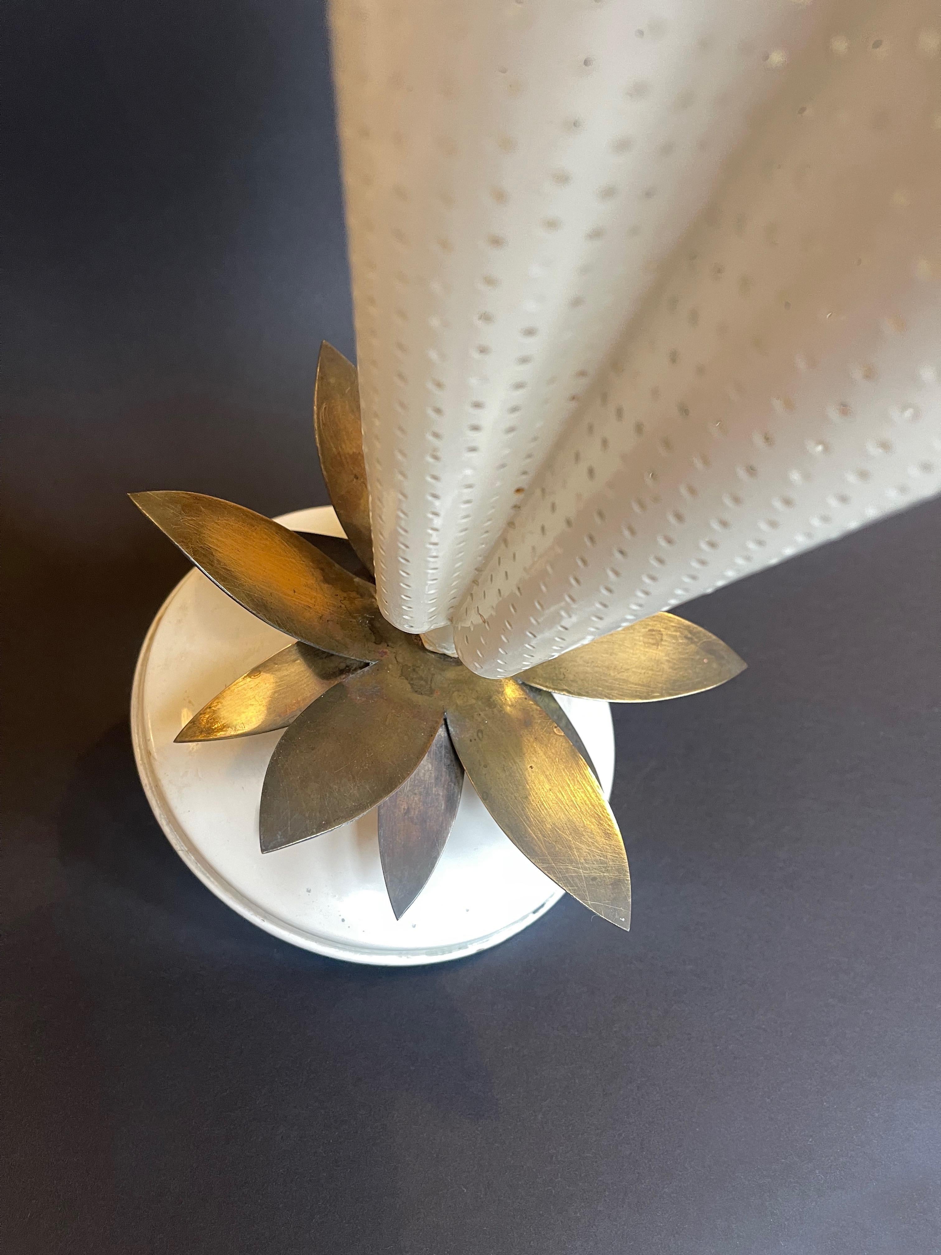 Fantastic umbrella stand in a charming umbrella shape from metal. Brass detail such as the little knobs, the leaves and handle – add a hint of art deco!
Lovely mid century design with perforated metal, painted in cream.
The brass petals at the base