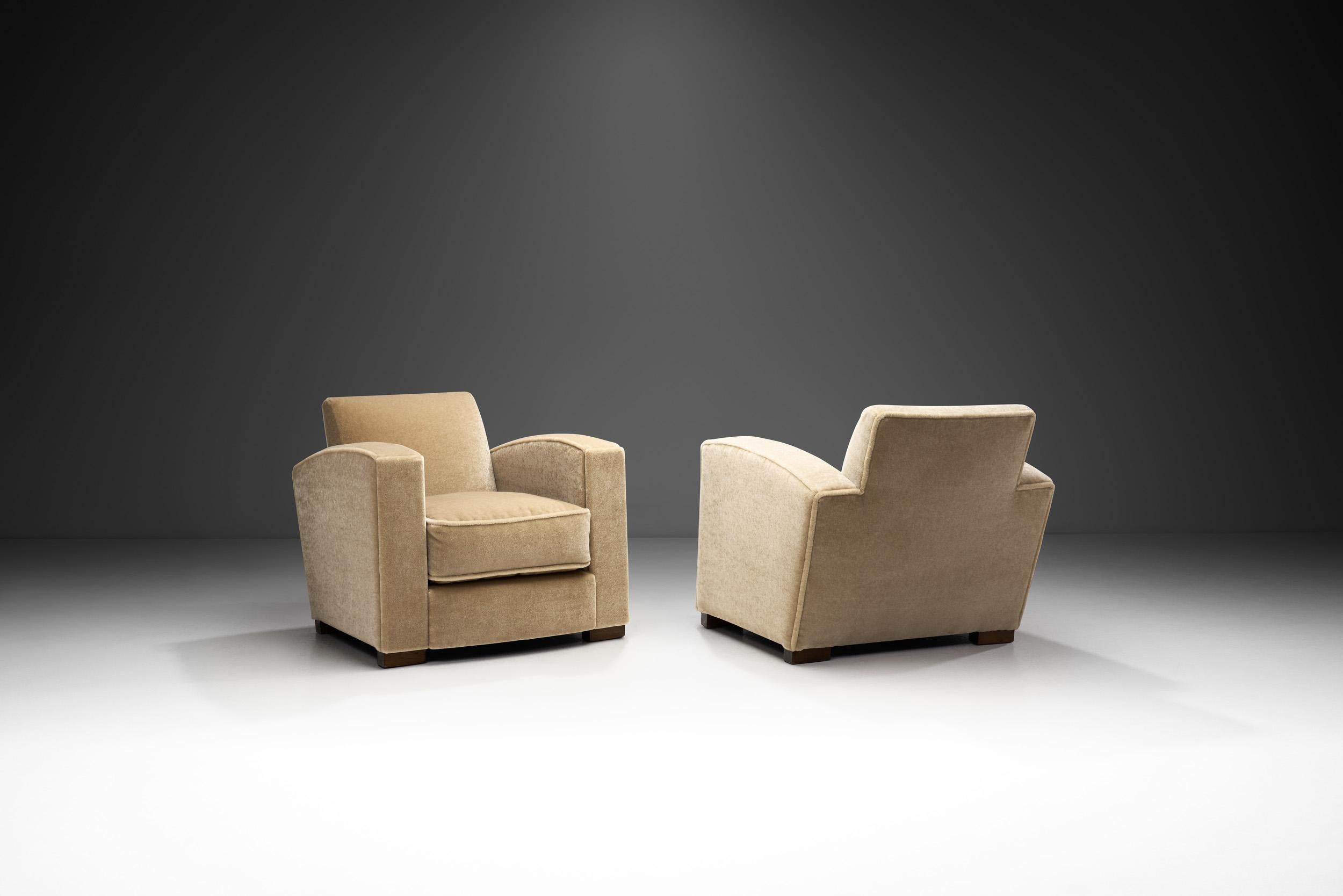 This elegant pair of club chairs is an interesting bridge between the 20th century’s earlier artistic movements, like Art Deco, and the modernist movement that was about to shape much of Europe’s, and therefore France’s furniture design for the