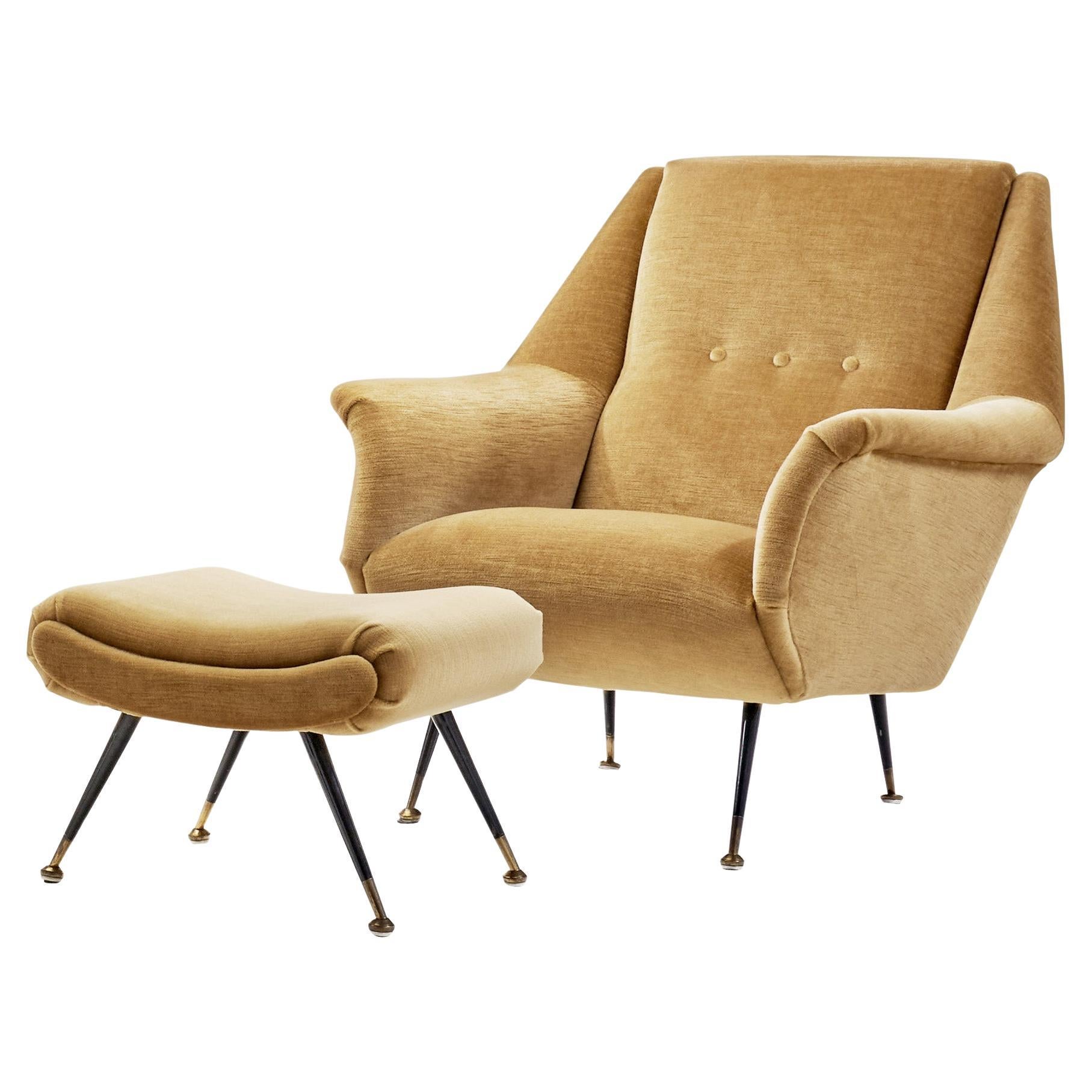 Fauteuil de salon tapissé français avec pouf, France, années 1960