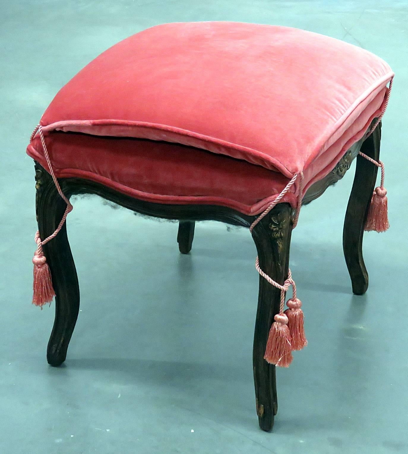 French Upholstered Stool In Good Condition In Swedesboro, NJ