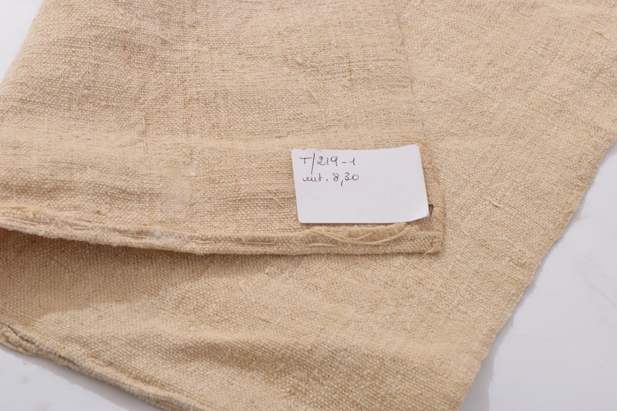 T/219/1 - This type of very strong and rustic fabric was used to make sacks, including those for mail: I have some saks, made up as a large country pillow. But it's hard enough to still find uncut rolls, like this one, perfect for upholstering