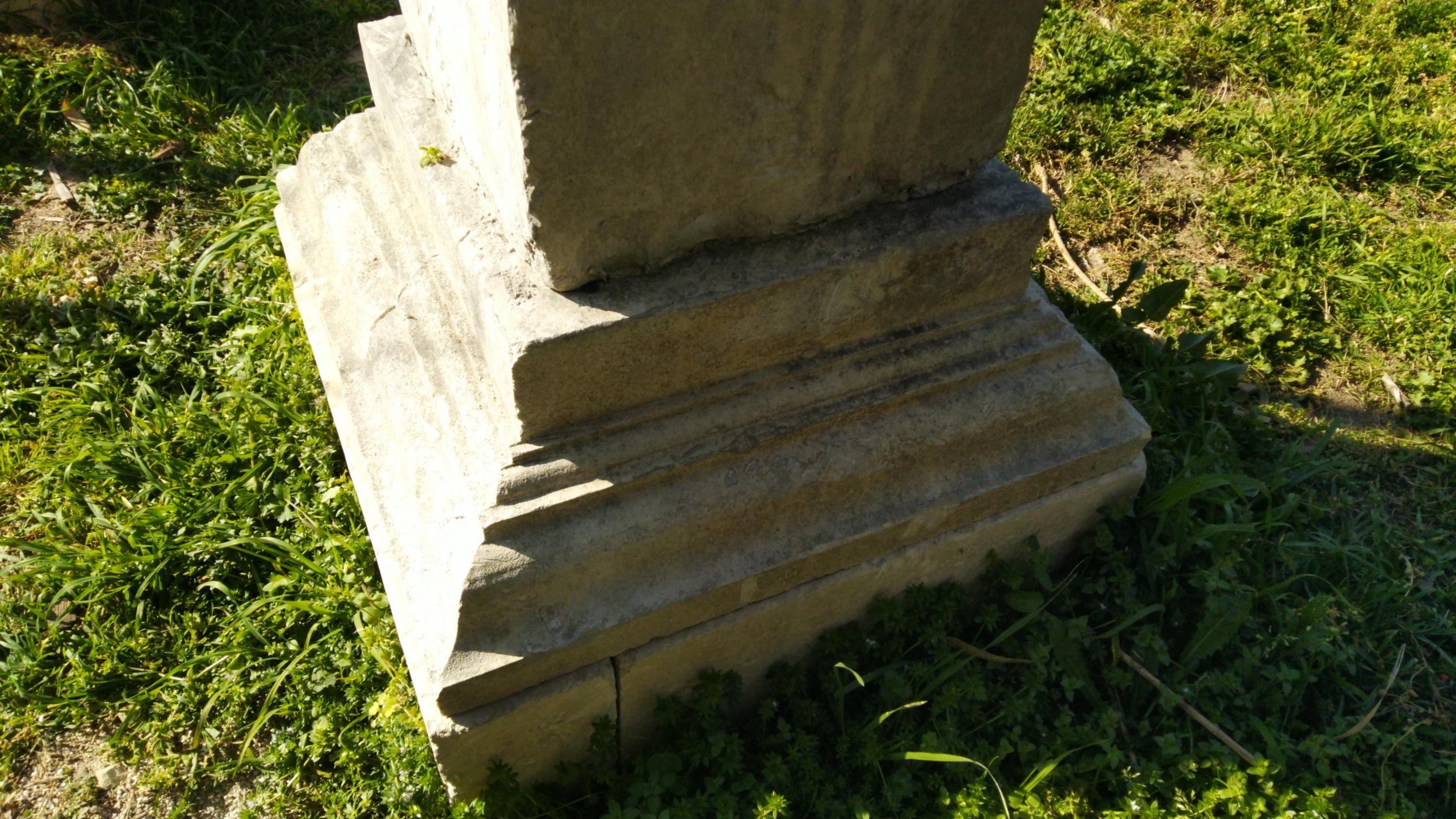 French Urns with Pedestals 'Pair' Hand-carved in Pure Limestone, antique finish. For Sale 4