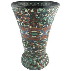 Vase en mosaïque d'argile français du maître céramiste Jean Gerbino:: Vallauris