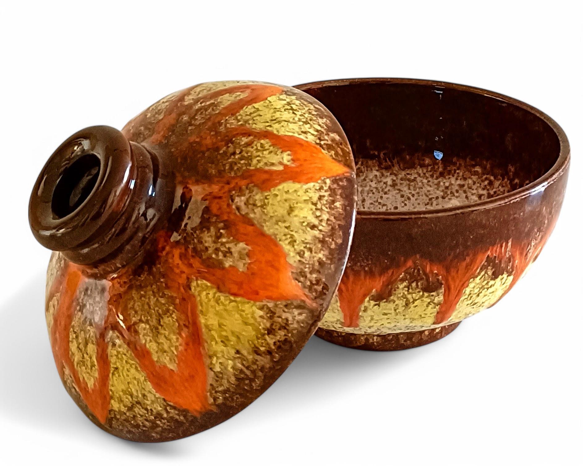 Cuenco con tapa de mayólica francesa Vallauris Fat Lava Decor, años 50 2