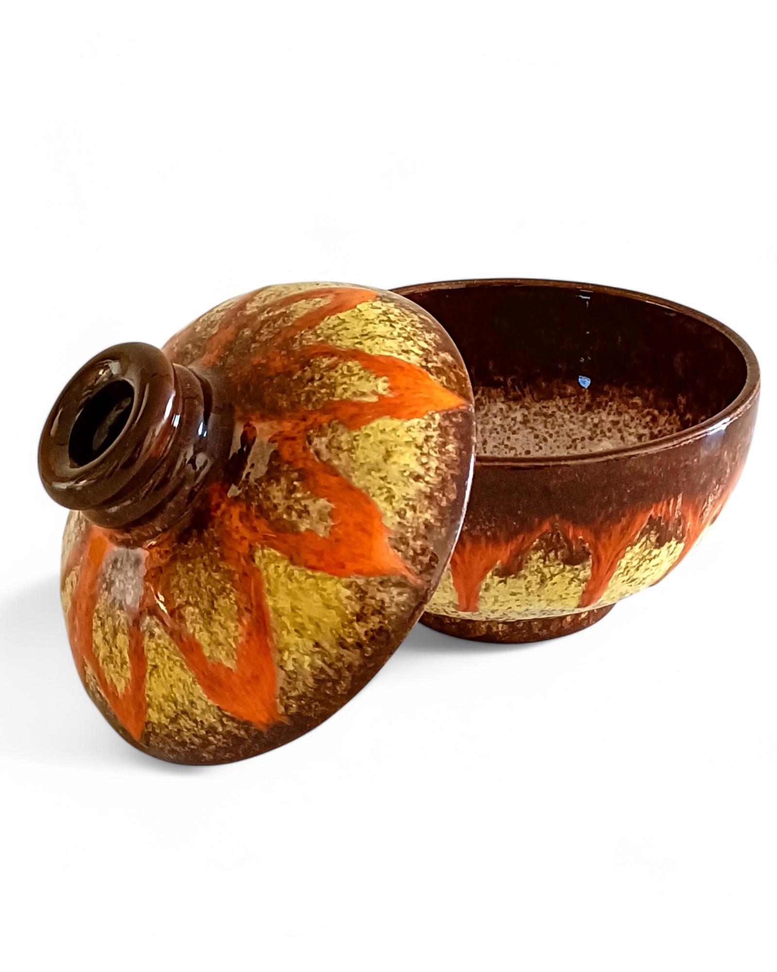 Cuenco con tapa de mayólica francesa Vallauris Fat Lava Decor, años 50 3