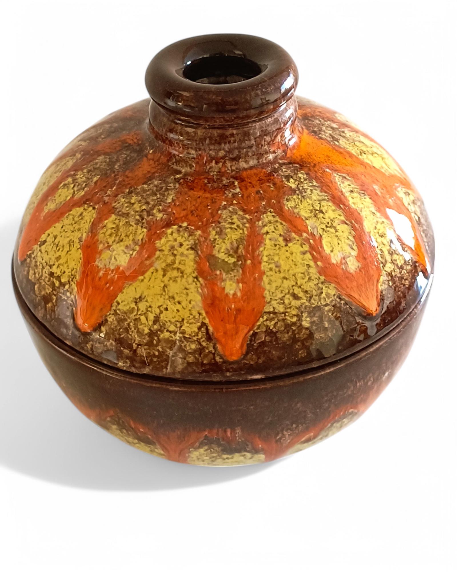Cuenco con tapa de mayólica francesa Vallauris Fat Lava Decor, años 50 8