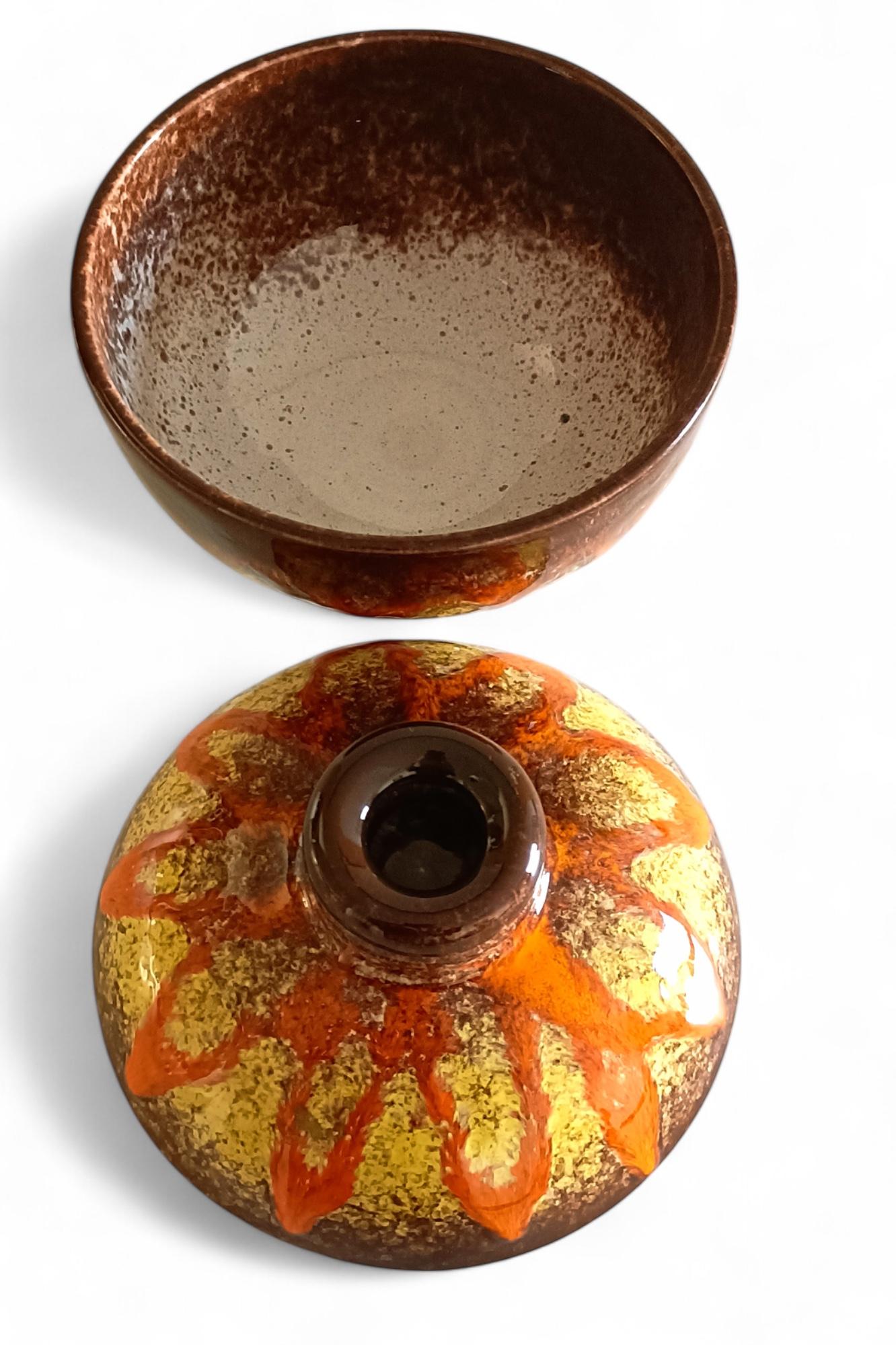 Cuenco con tapa de mayólica francesa Vallauris Fat Lava Decor, años 50 9