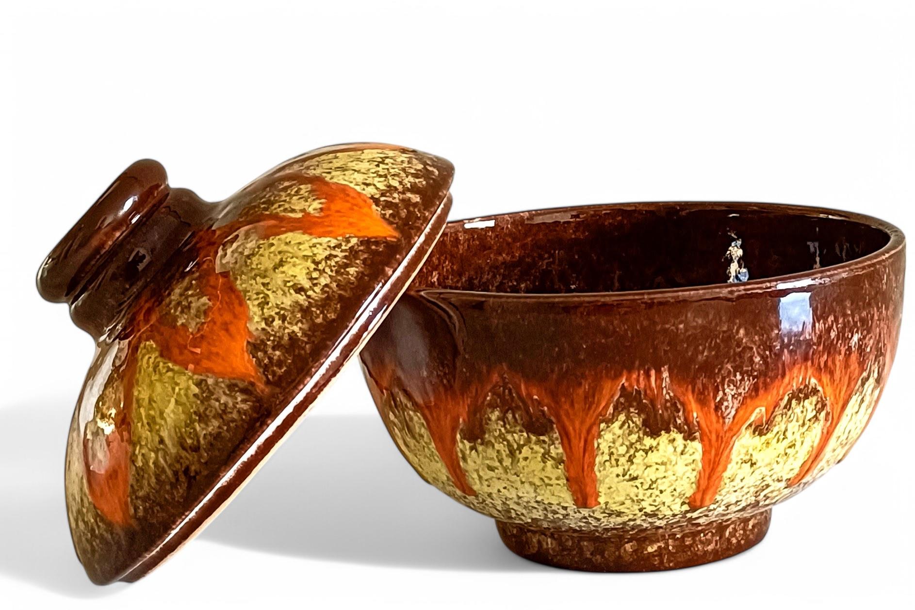 Cuenco con tapa de mayólica francesa Vallauris Fat Lava Decor, años 50 Cerámico