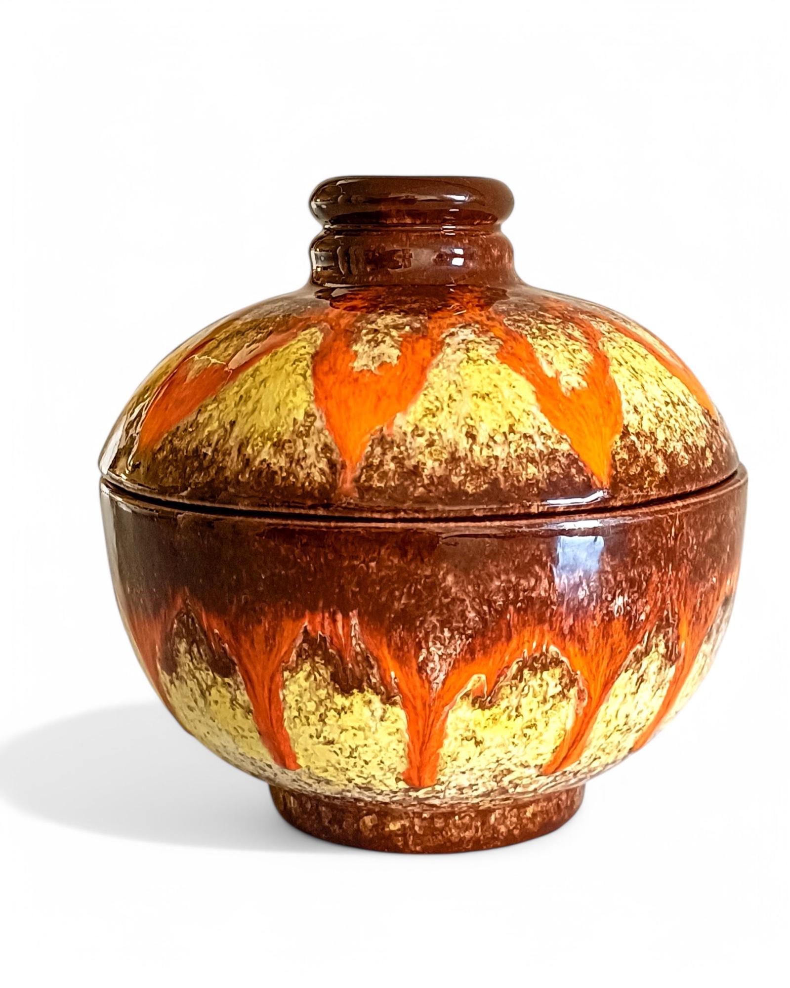 Cuenco con tapa de mayólica francesa Vallauris Fat Lava Decor, años 50 1