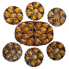Service à huîtres en majolique de Vallauris, plat et six assiettes