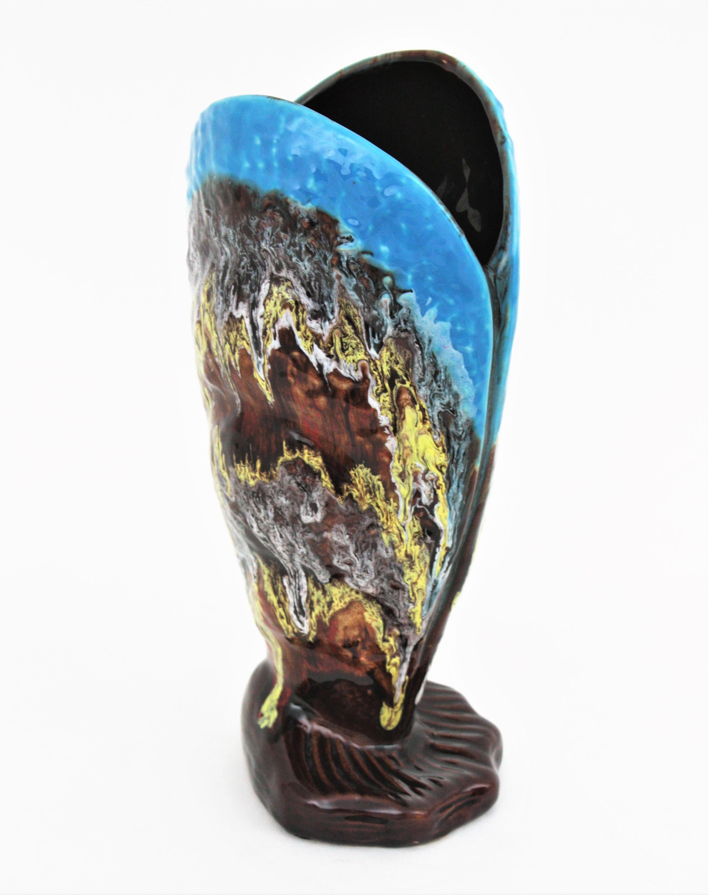 French Vallauris Majolica Shell Shaped Vase in Multi Color Glazed Ceramic In Good Condition For Sale In Barcelona, ES