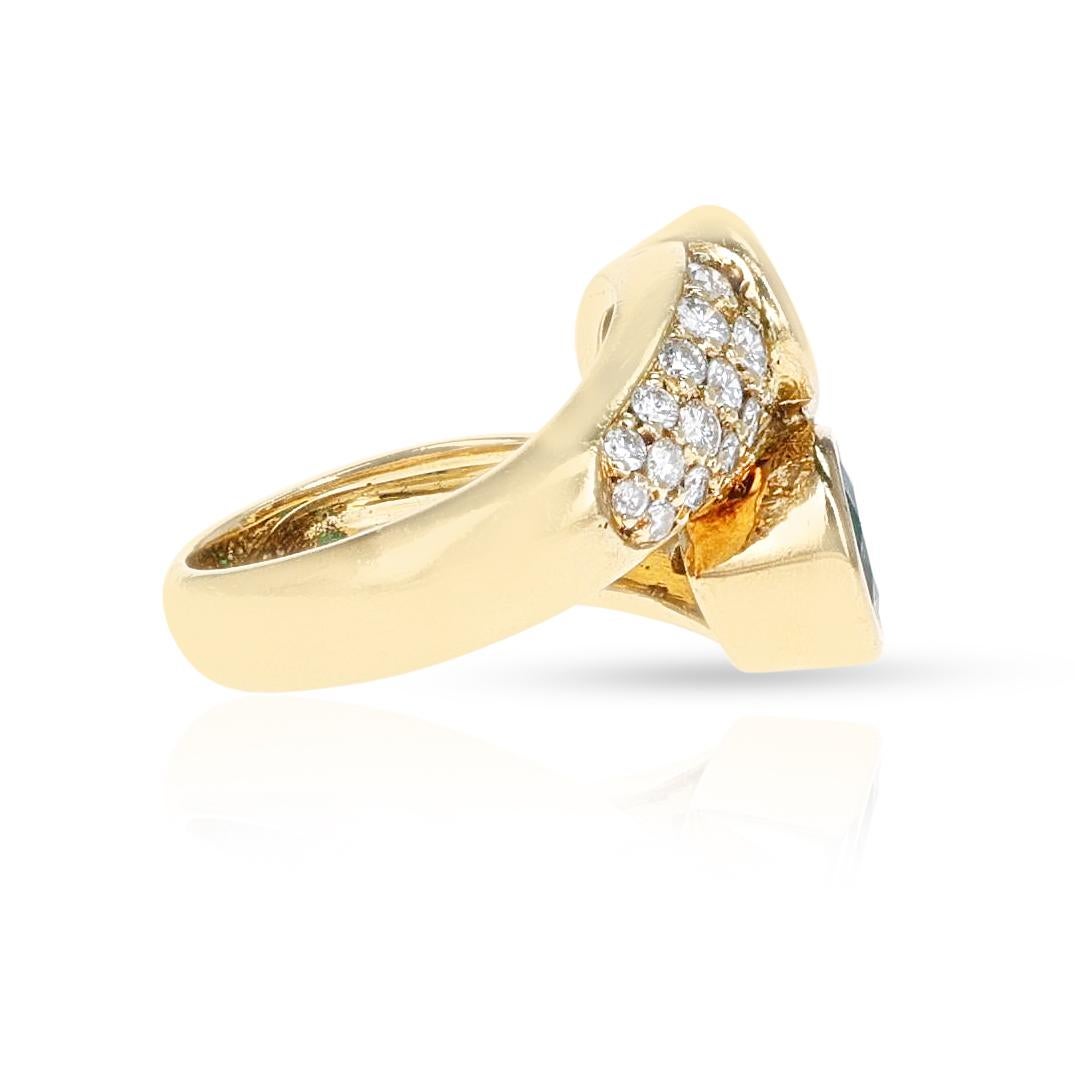 French Van Cleef & Arpels Diamond Four-Step Ring, 18k In Excellent Condition For Sale In New York, NY