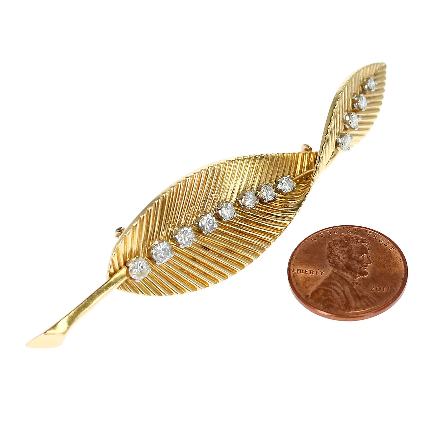 Round Cut French Van Cleef & Arpels Leaf Brooch Pin with Diamonds, 18 Karat Yellow Gold