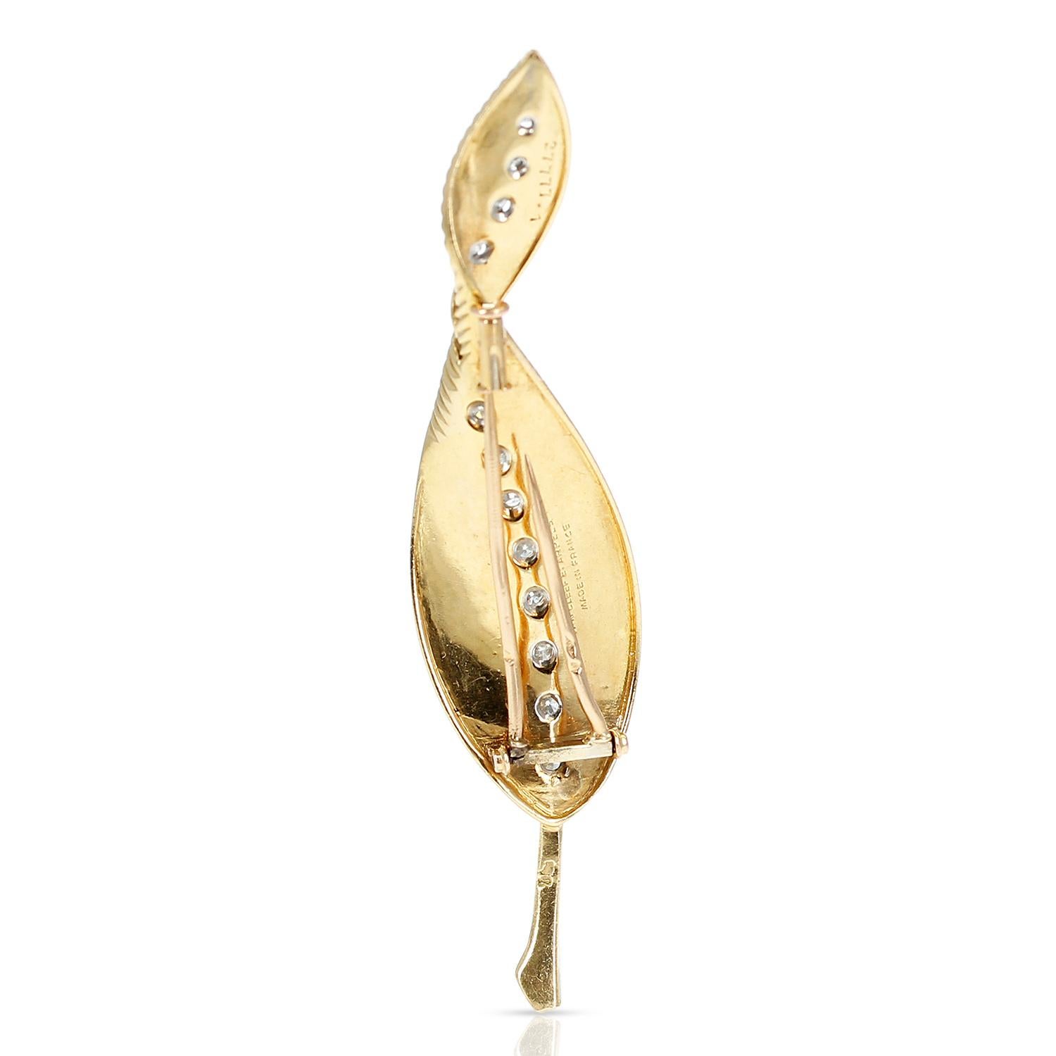 French Van Cleef & Arpels Leaf Brooch Pin with Diamonds, 18 Karat Yellow Gold In Excellent Condition In New York, NY