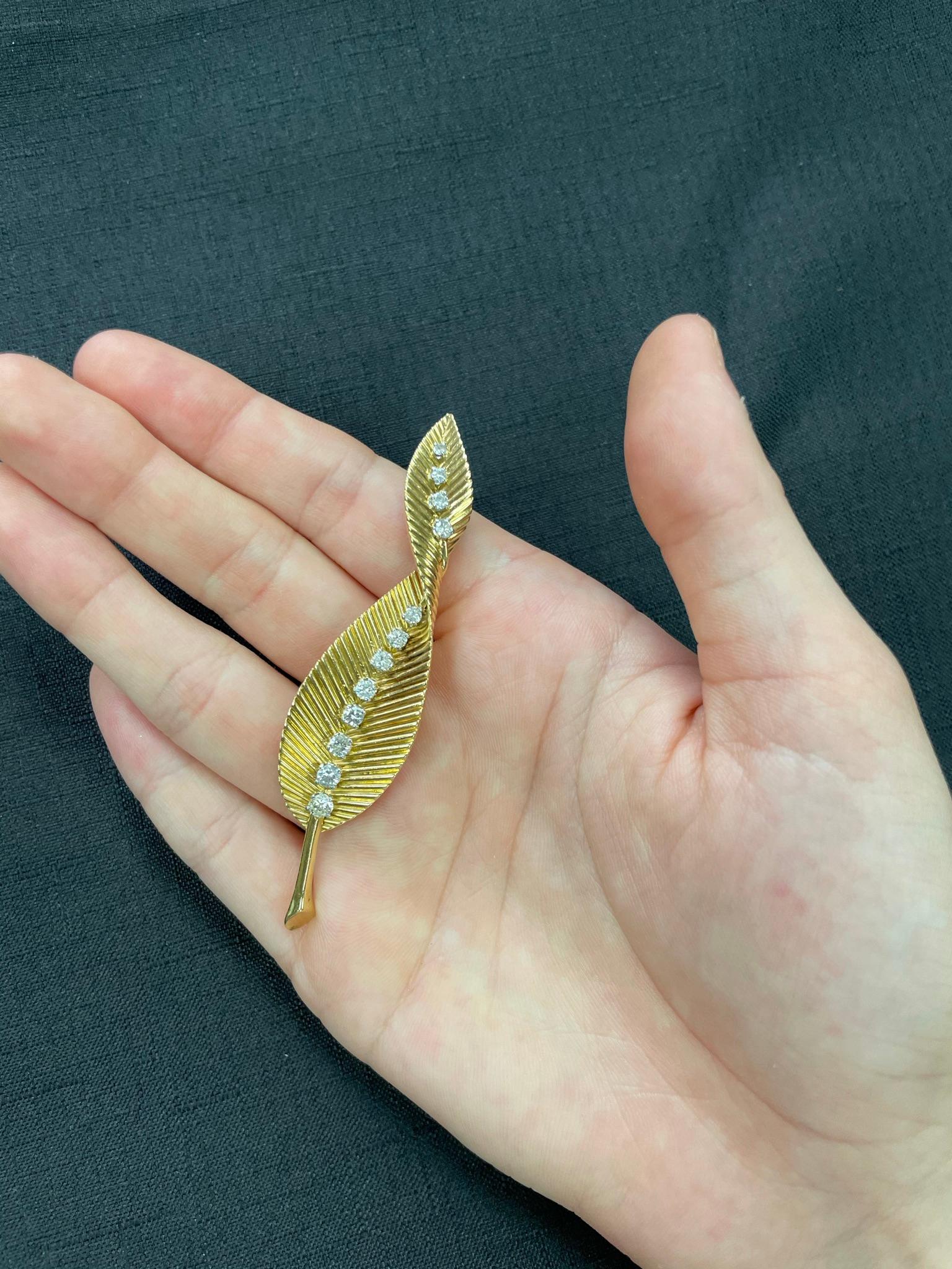 Women's or Men's French Van Cleef & Arpels Leaf Brooch Pin with Diamonds, 18 Karat Yellow Gold