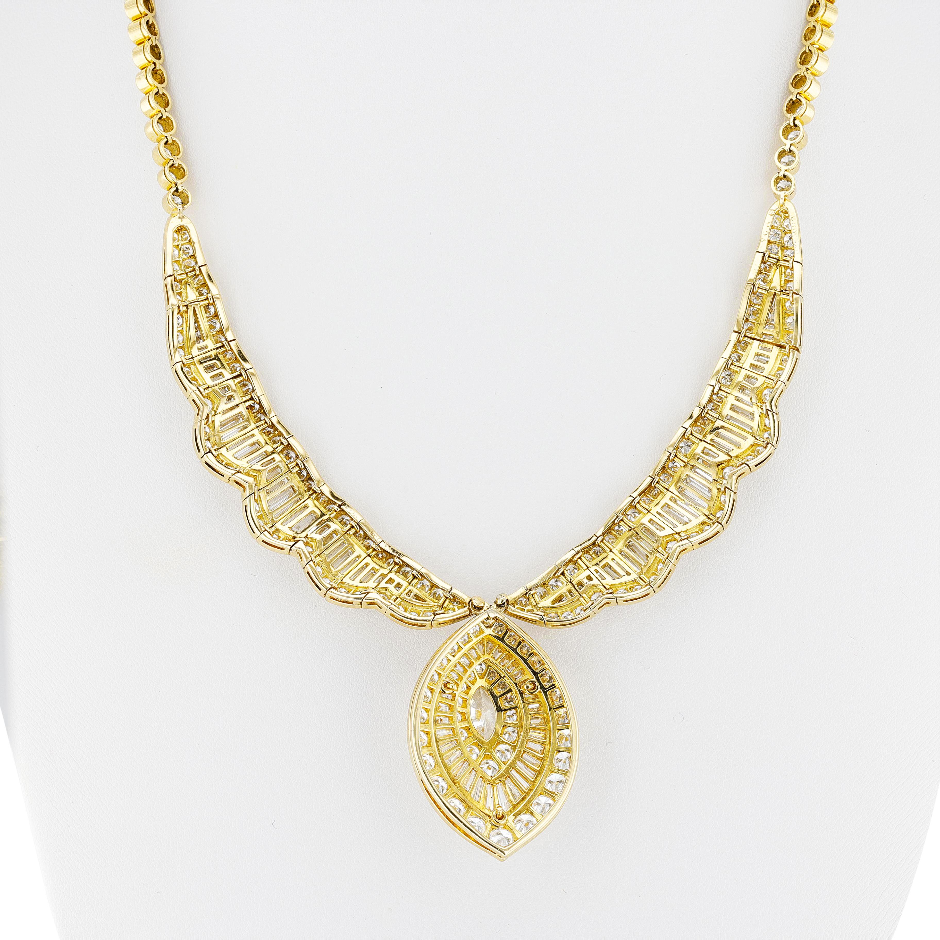French Van Cleef & Arpels Marquise Center Diamond Necklace In Excellent Condition For Sale In New York, NY