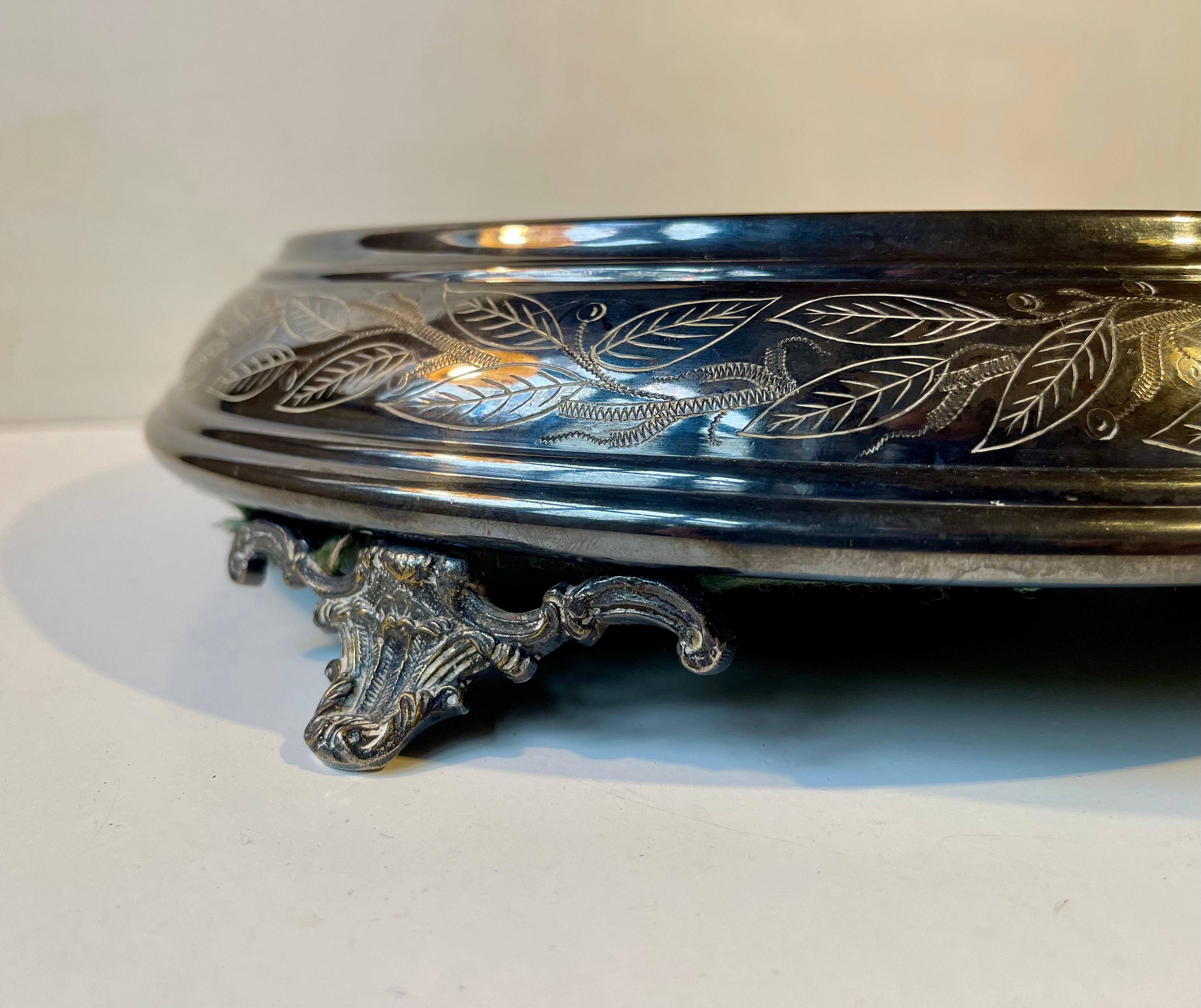 French Vanity Plateaux Mirror - Tray in Engraved Silver Plate, 1920s In Good Condition For Sale In Esbjerg, DK