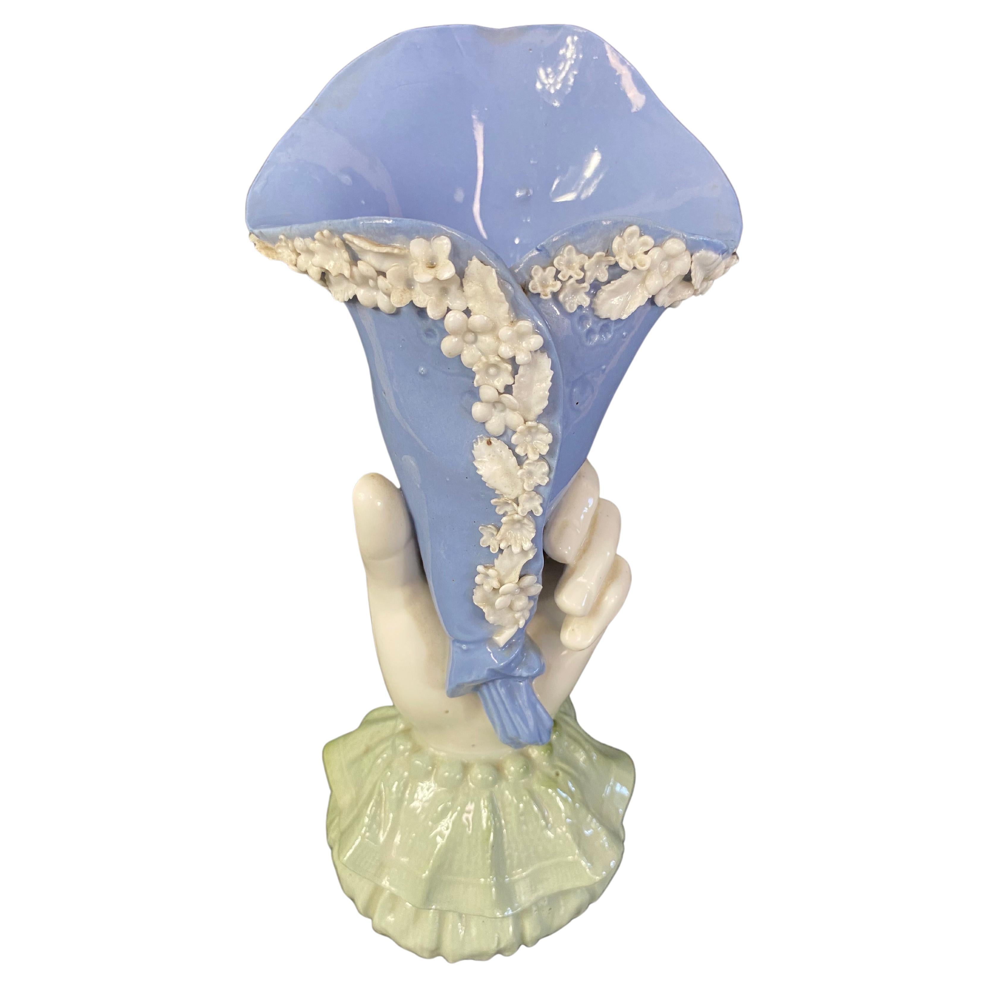 Französische Vase, Füllhörner aus lila und weißem Porzellan, Art nouveau, Frankreich XX. 1900 im Angebot